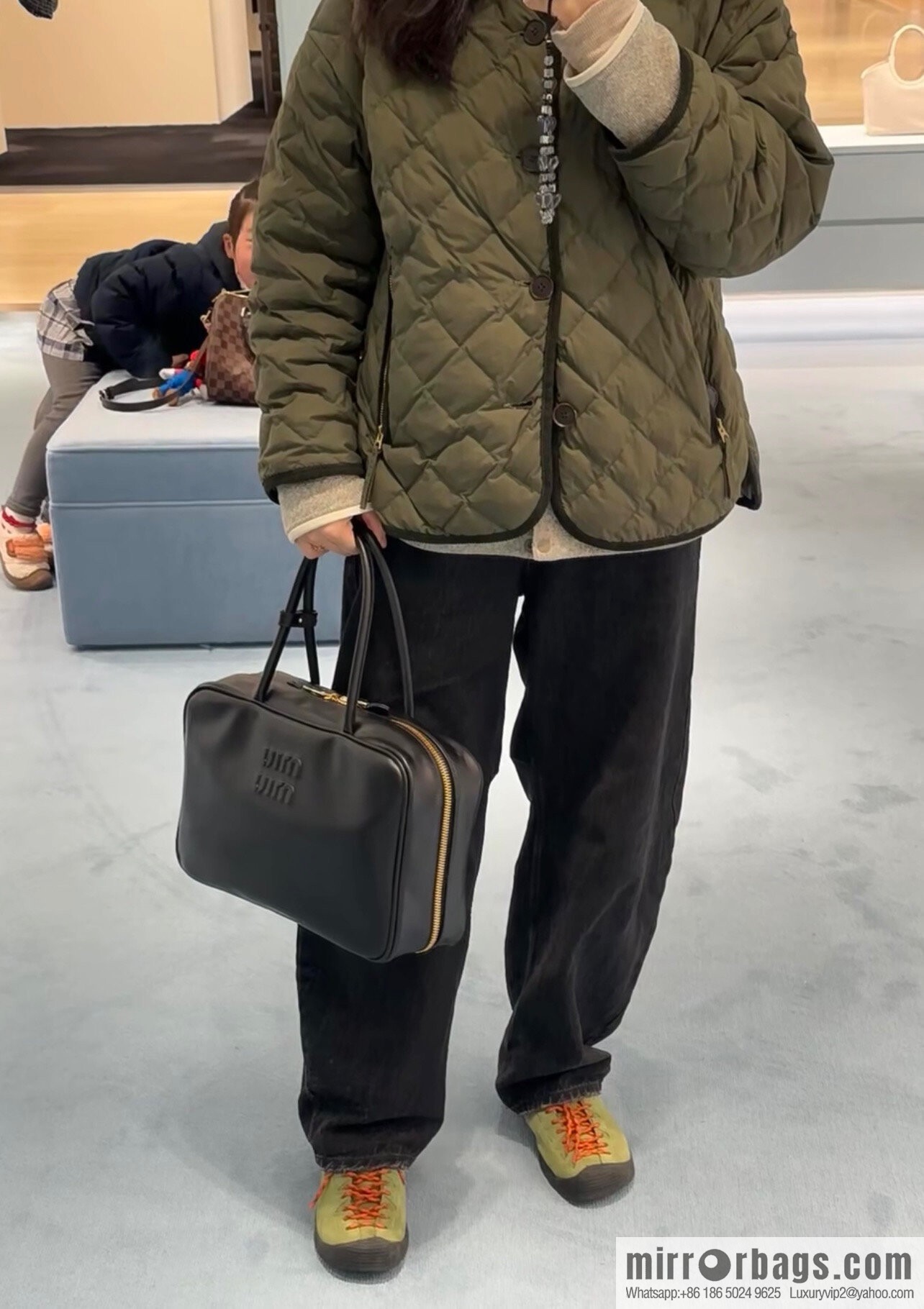 𝐌𝐈𝐔𝐌𝐈𝐔 new upgraded long handle briefcase ✨ 5BB117 black