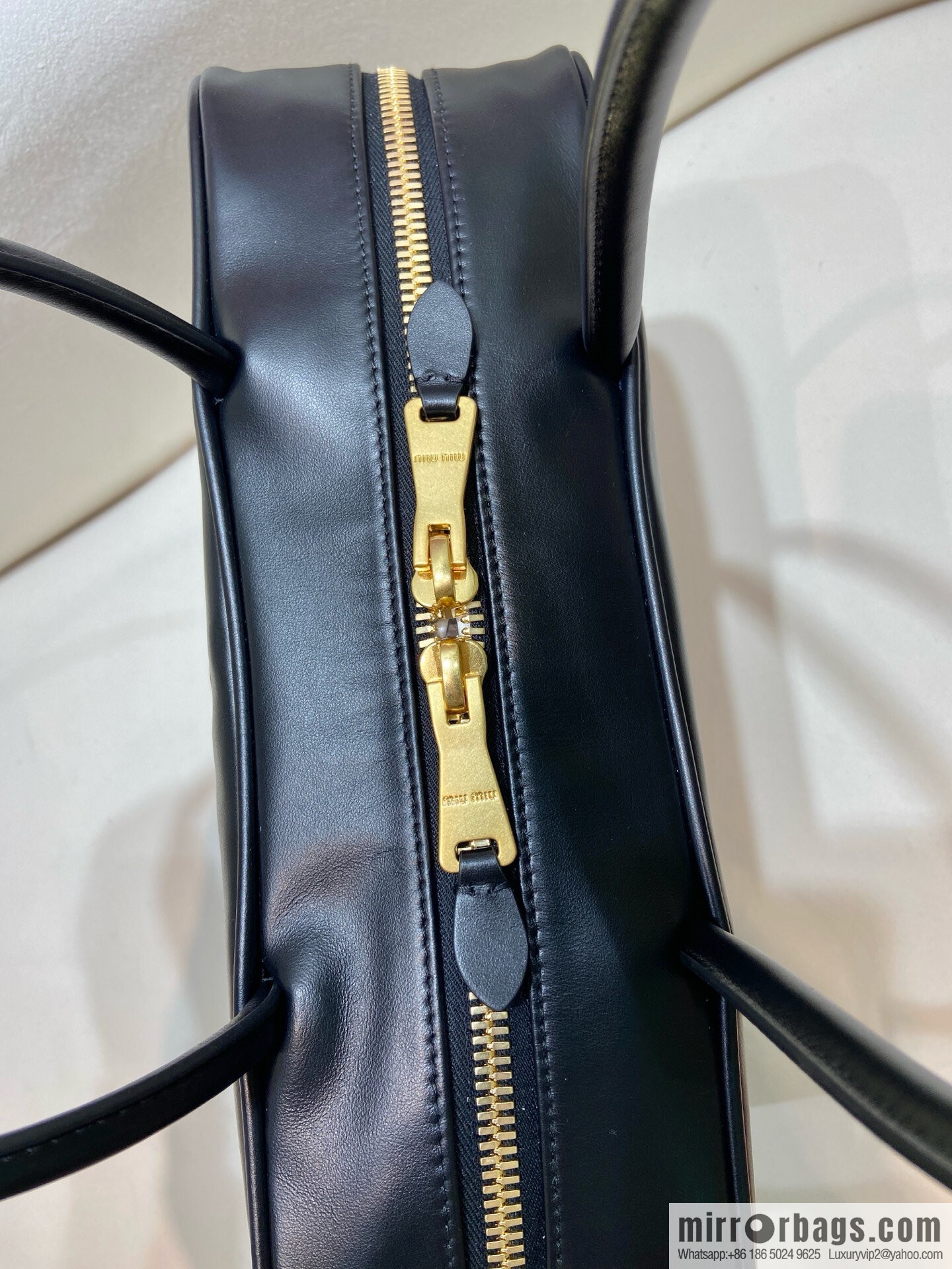 𝐌𝐈𝐔𝐌𝐈𝐔 new upgraded long handle briefcase ✨ 5BB117 black