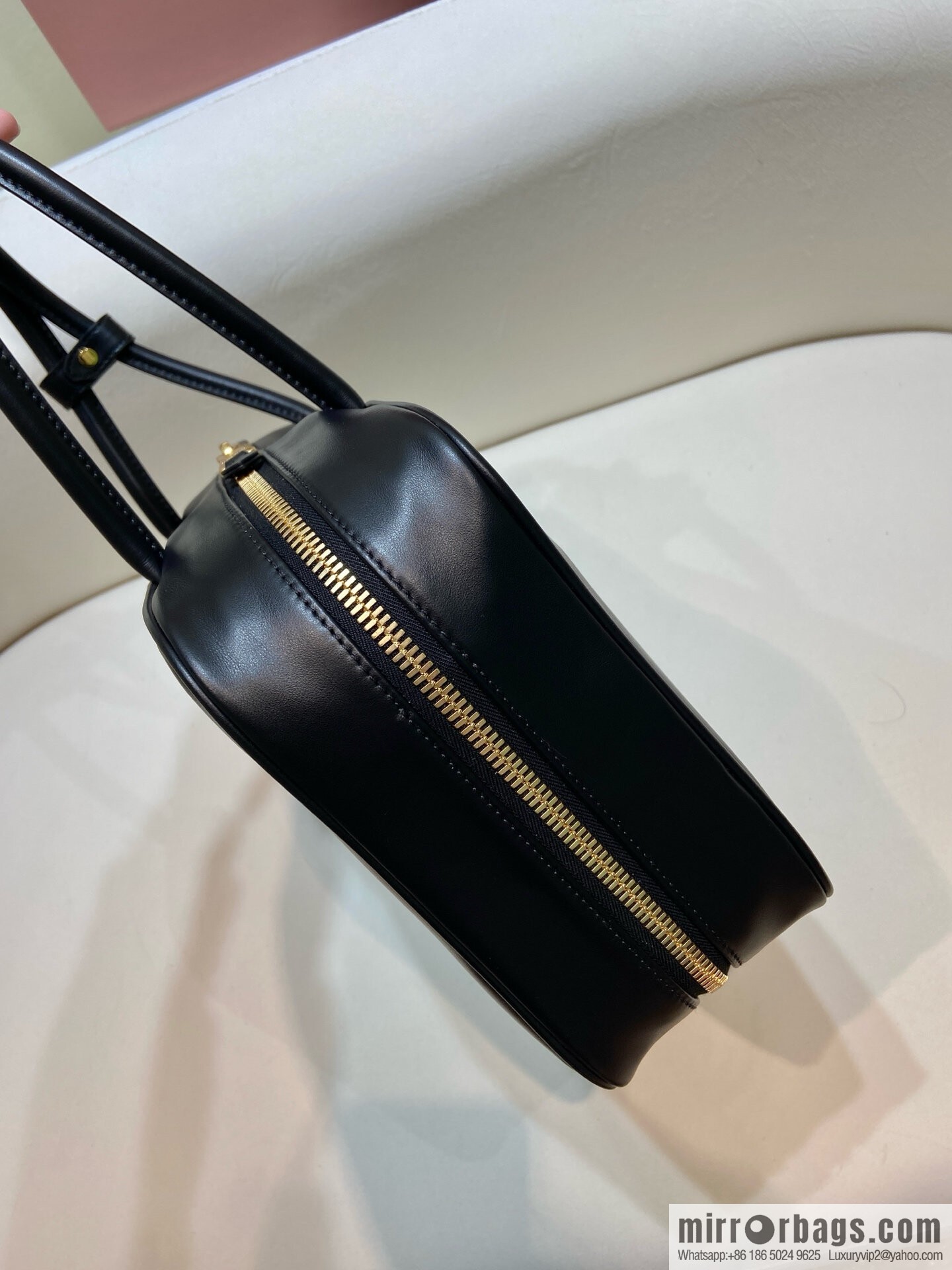 𝐌𝐈𝐔𝐌𝐈𝐔 new upgraded long handle briefcase ✨ 5BB117 black