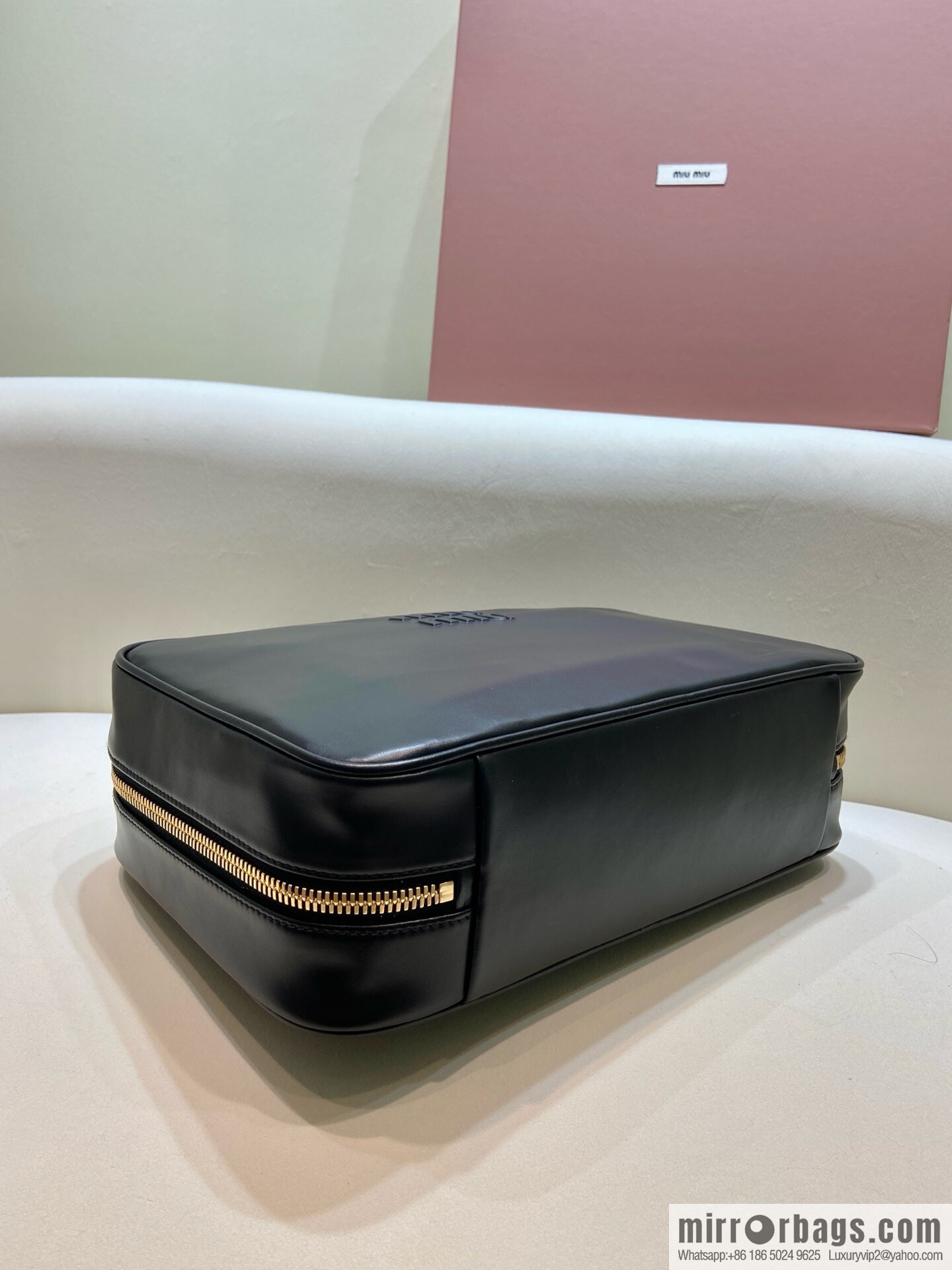 𝐌𝐈𝐔𝐌𝐈𝐔 new upgraded long handle briefcase ✨ 5BB117 black