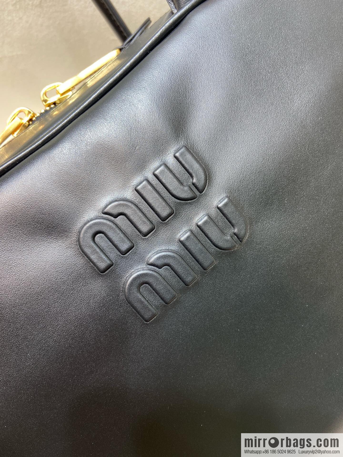 𝐌𝐈𝐔𝐌𝐈𝐔 new upgraded long handle briefcase ✨ 5BB117 black