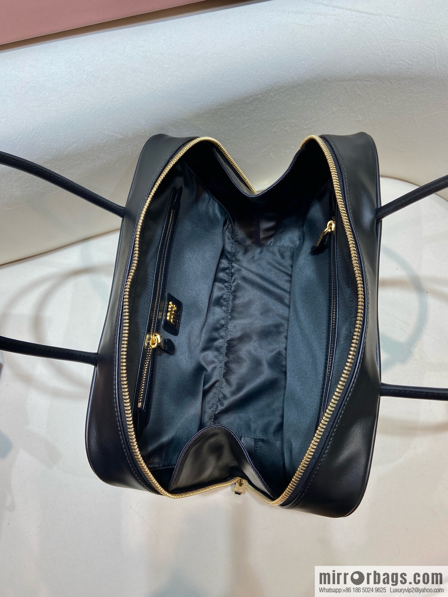 𝐌𝐈𝐔𝐌𝐈𝐔 new upgraded long handle briefcase ✨ 5BB117 black