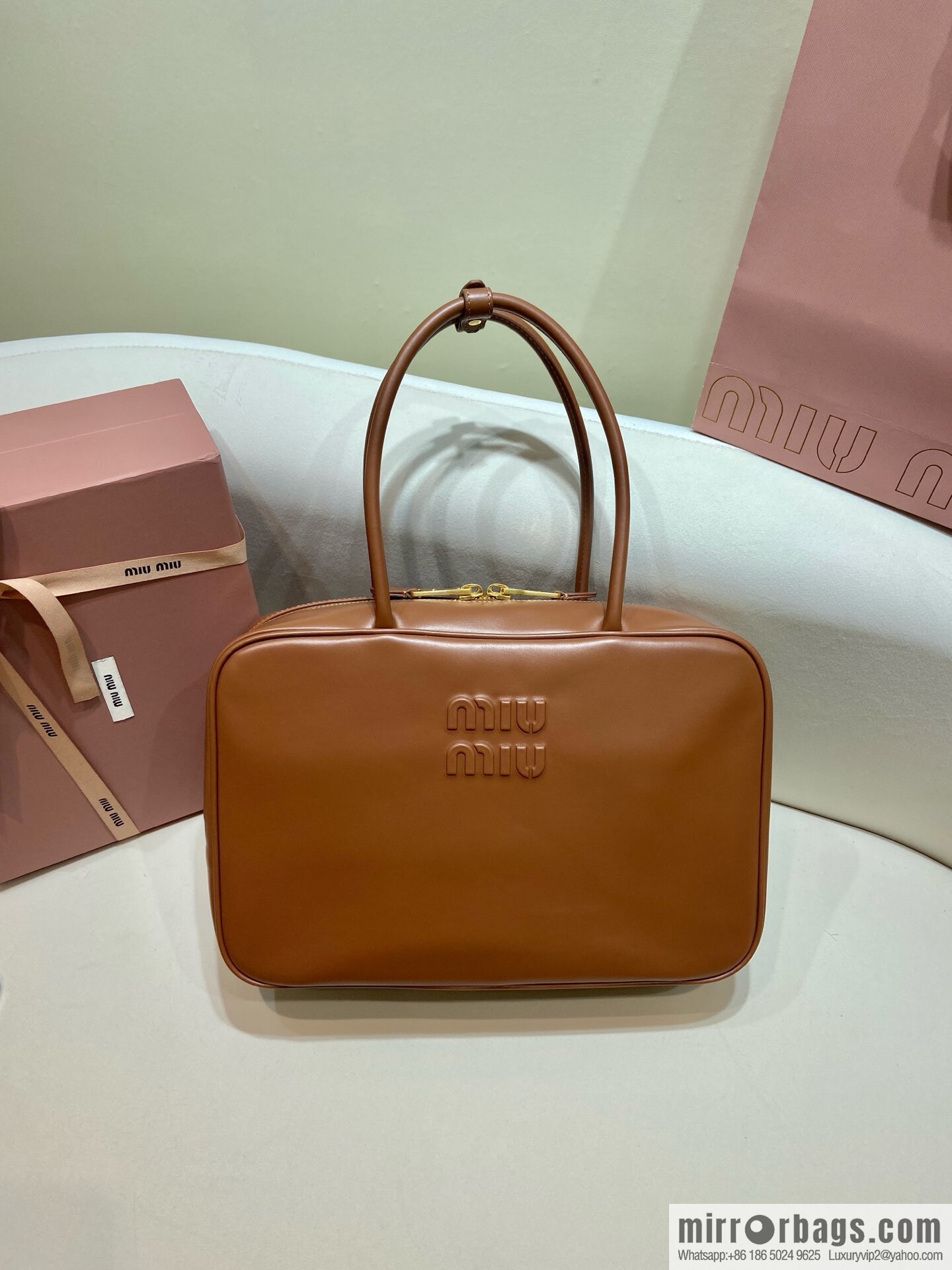 𝐌𝐈𝐔𝐌𝐈𝐔 new upgraded long handle briefcase ✨ 5BB117 brown