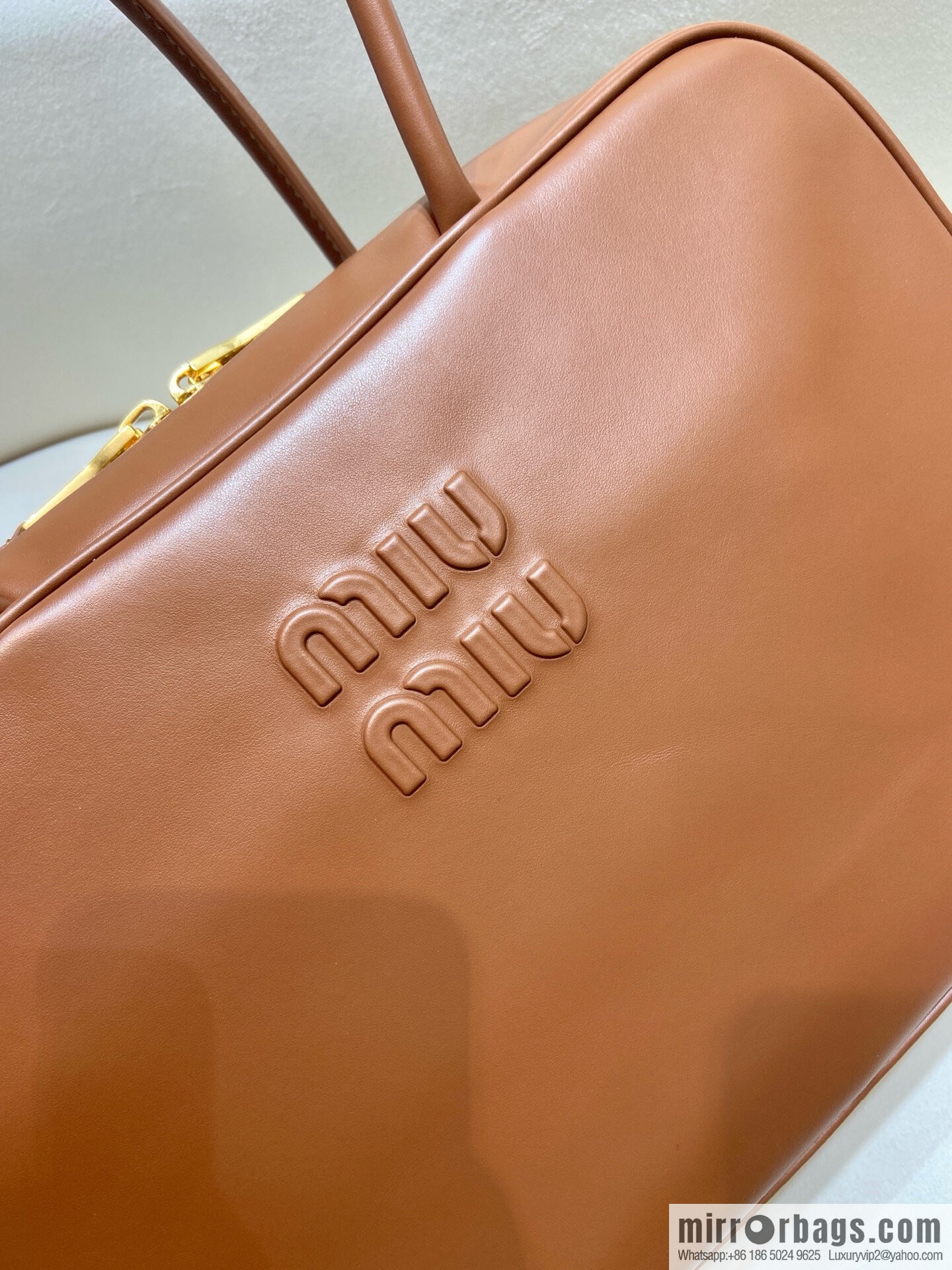 𝐌𝐈𝐔𝐌𝐈𝐔 new upgraded long handle briefcase ✨ 5BB117 brown
