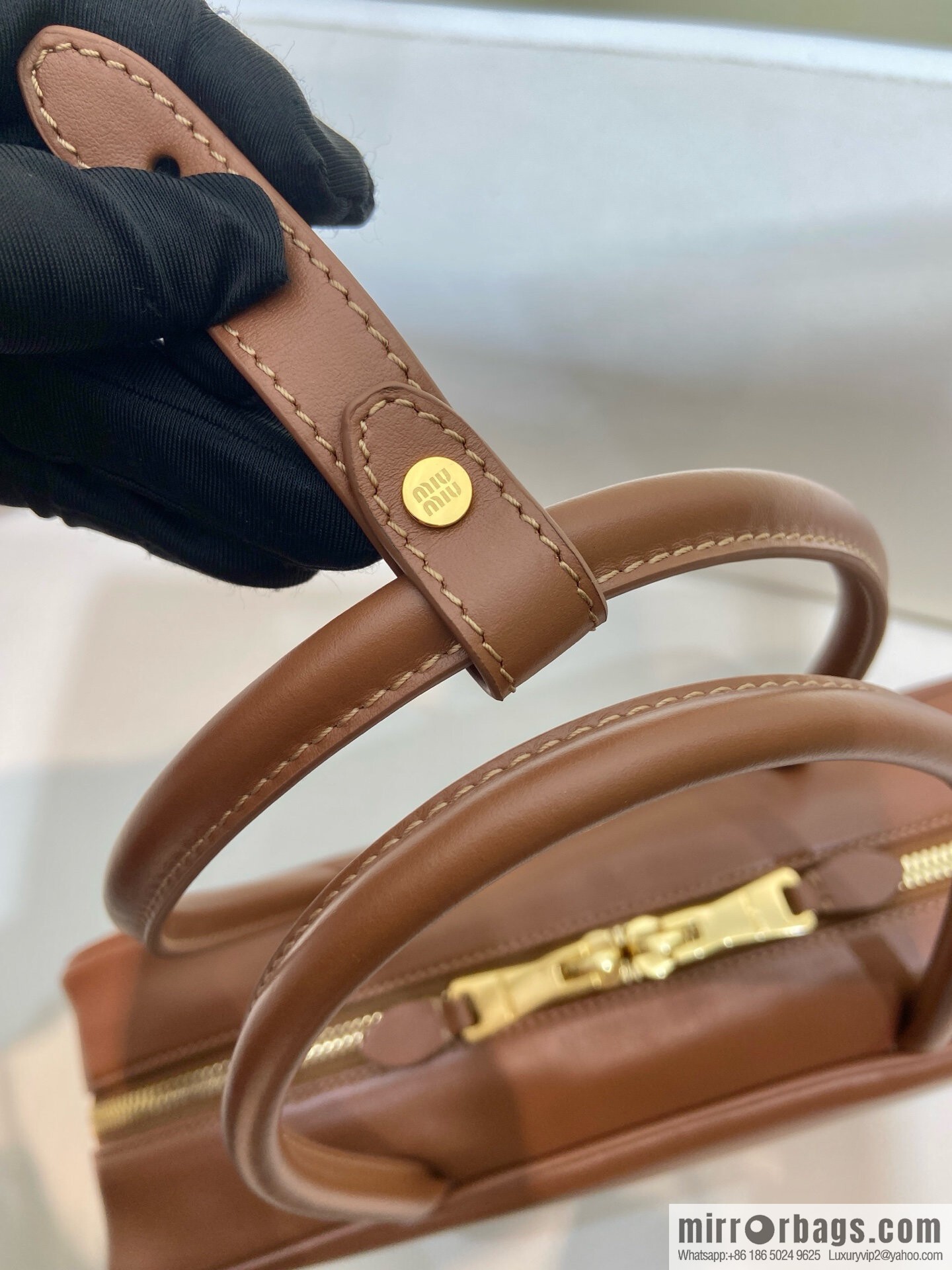 𝐌𝐈𝐔𝐌𝐈𝐔 new upgraded long handle briefcase ✨ 5BB117 brown