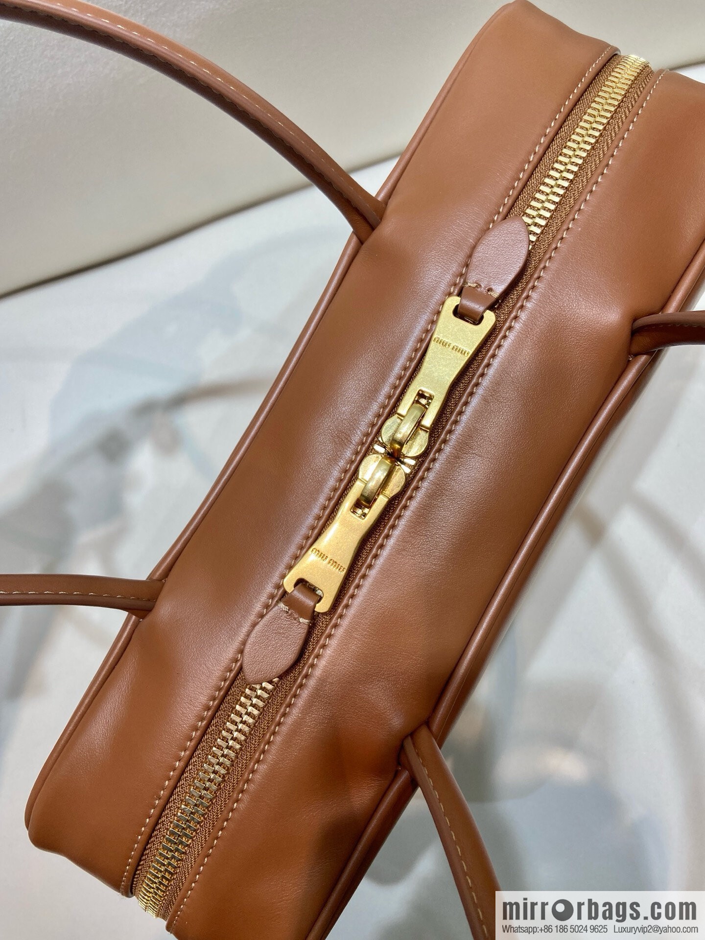 𝐌𝐈𝐔𝐌𝐈𝐔 new upgraded long handle briefcase ✨ 5BB117 brown