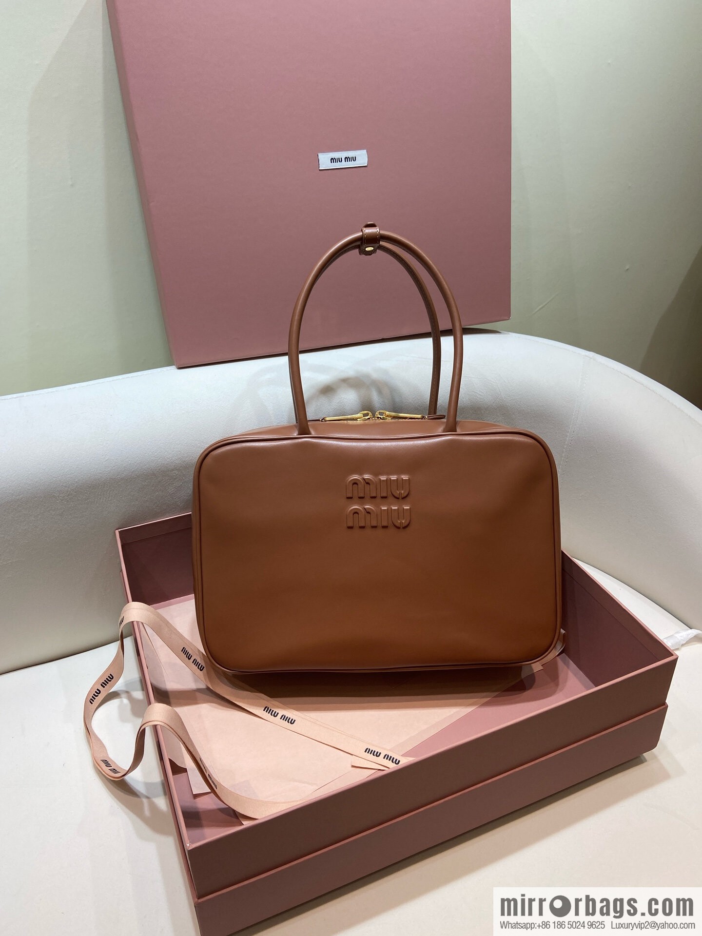 𝐌𝐈𝐔𝐌𝐈𝐔 new upgraded long handle briefcase ✨ 5BB117 brown