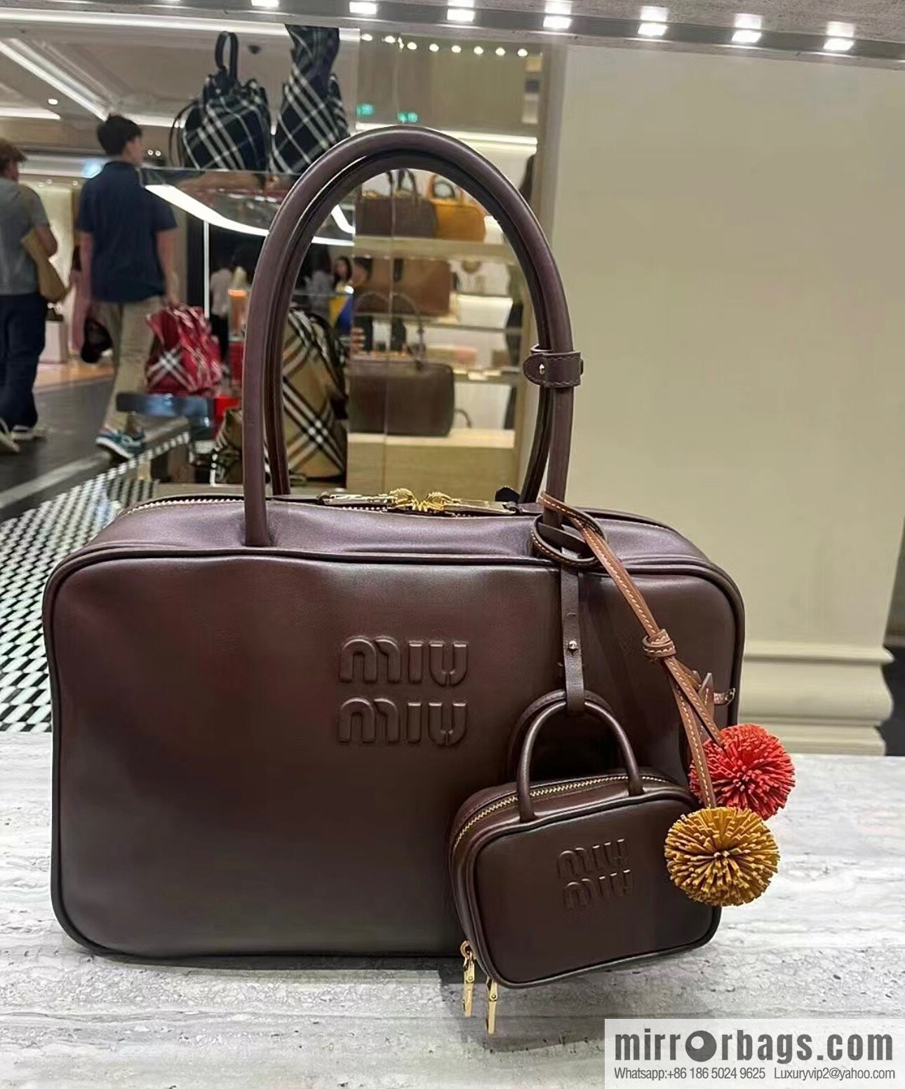 𝐌𝐈𝐔𝐌𝐈𝐔 new upgraded long handle briefcase ✨ 5BB117 chocolate