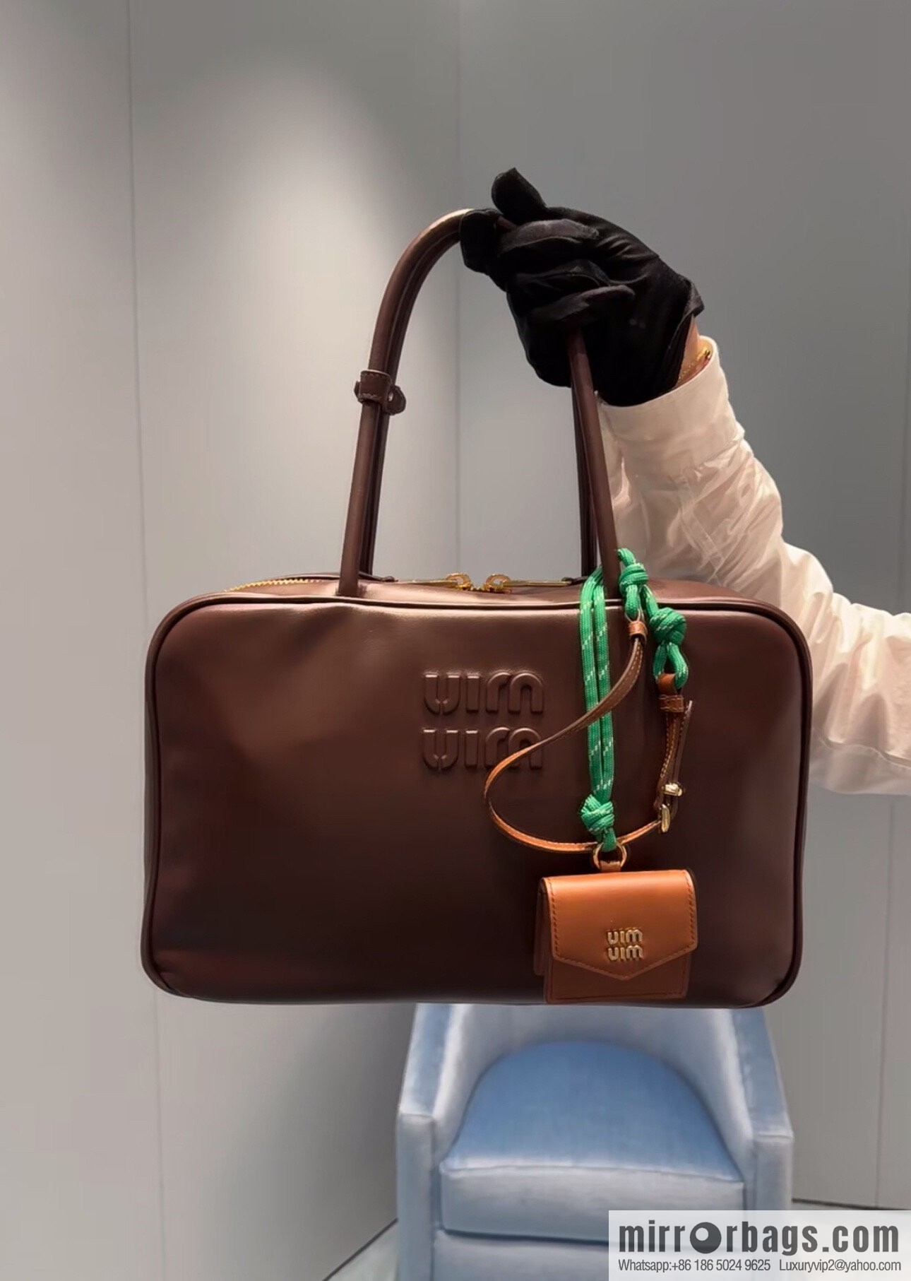 𝐌𝐈𝐔𝐌𝐈𝐔 new upgraded long handle briefcase ✨ 5BB117 chocolate