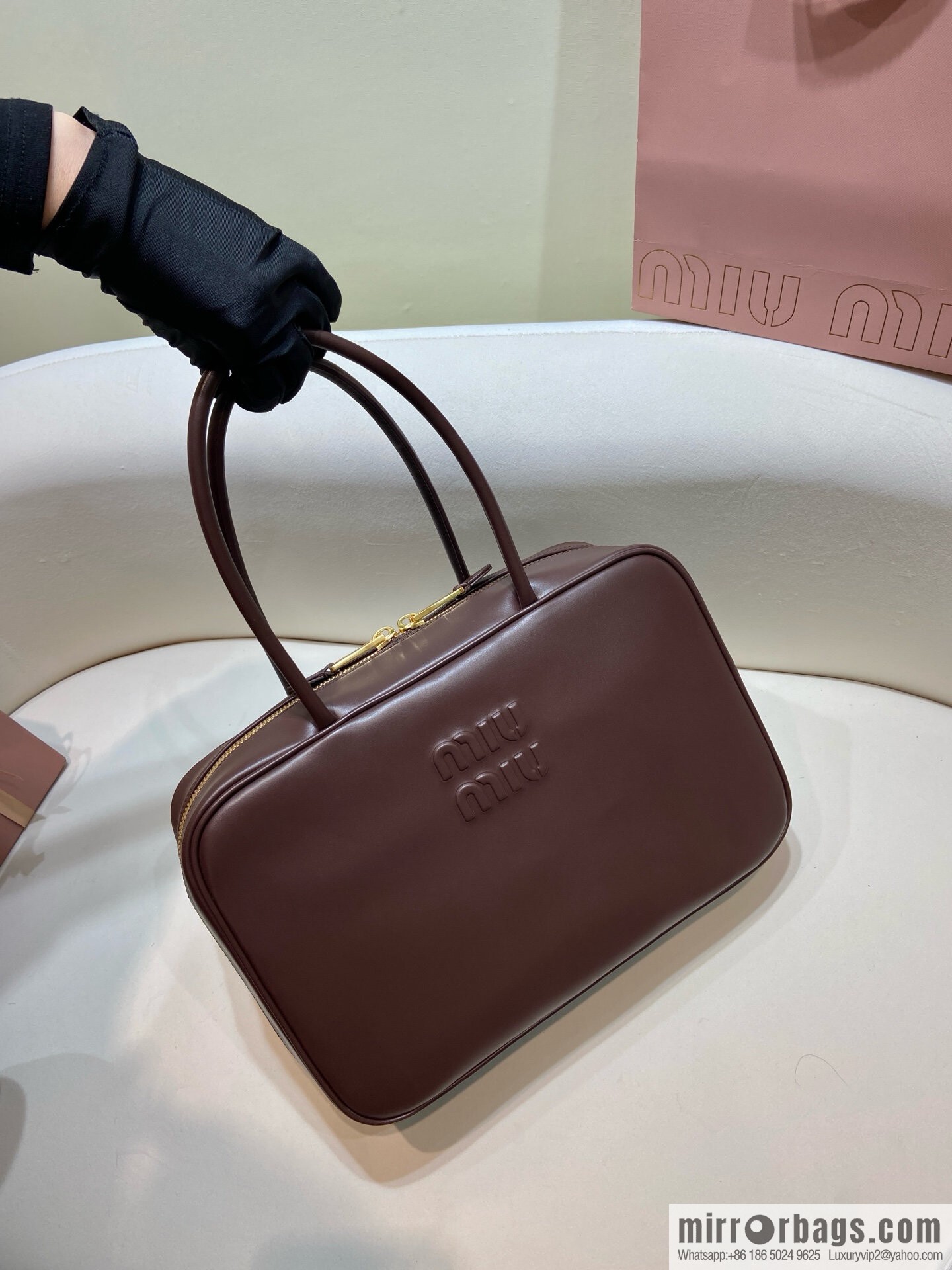 𝐌𝐈𝐔𝐌𝐈𝐔 new upgraded long handle briefcase ✨ 5BB117 chocolate