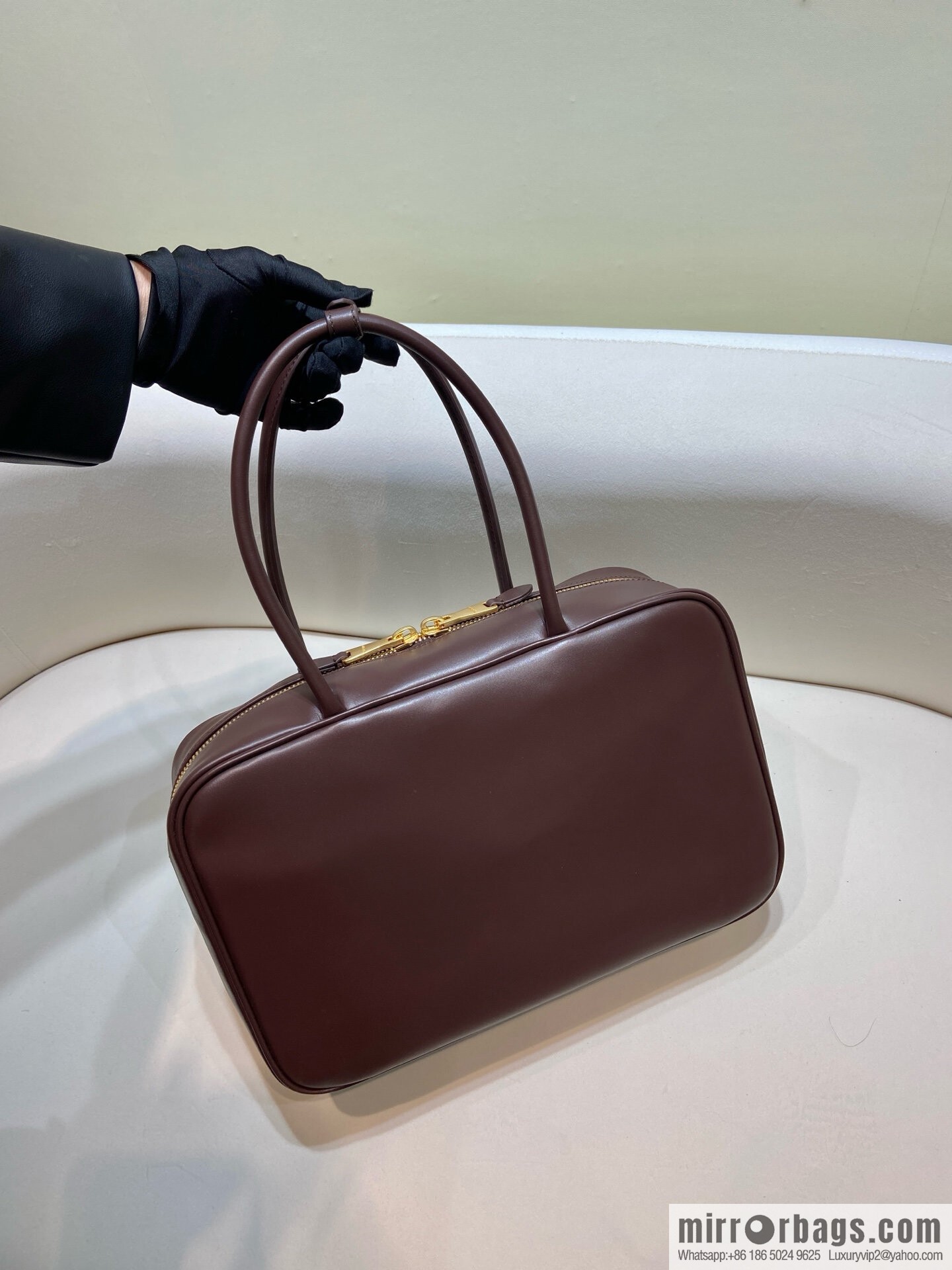 𝐌𝐈𝐔𝐌𝐈𝐔 new upgraded long handle briefcase ✨ 5BB117 chocolate