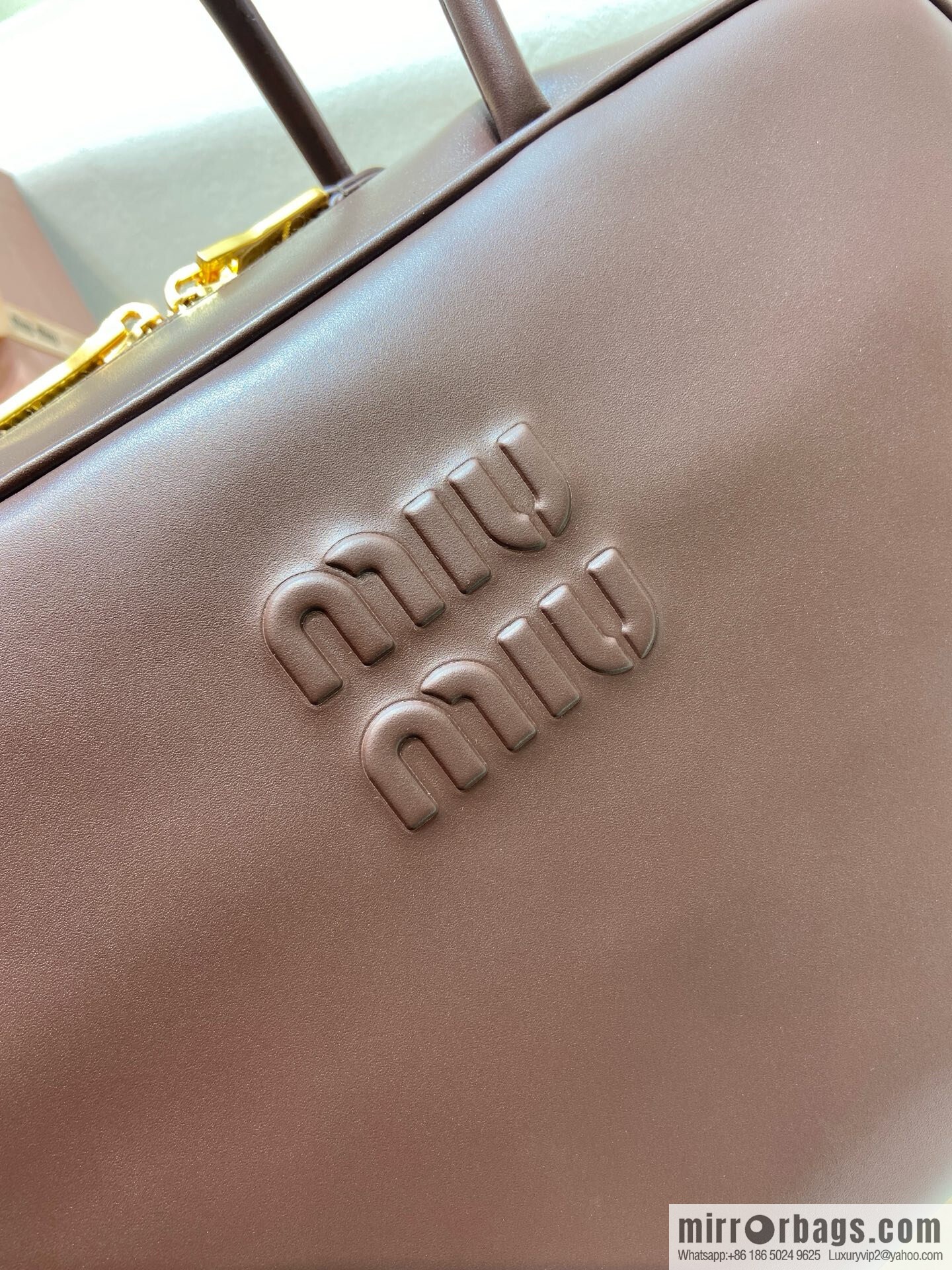 𝐌𝐈𝐔𝐌𝐈𝐔 new upgraded long handle briefcase ✨ 5BB117 chocolate
