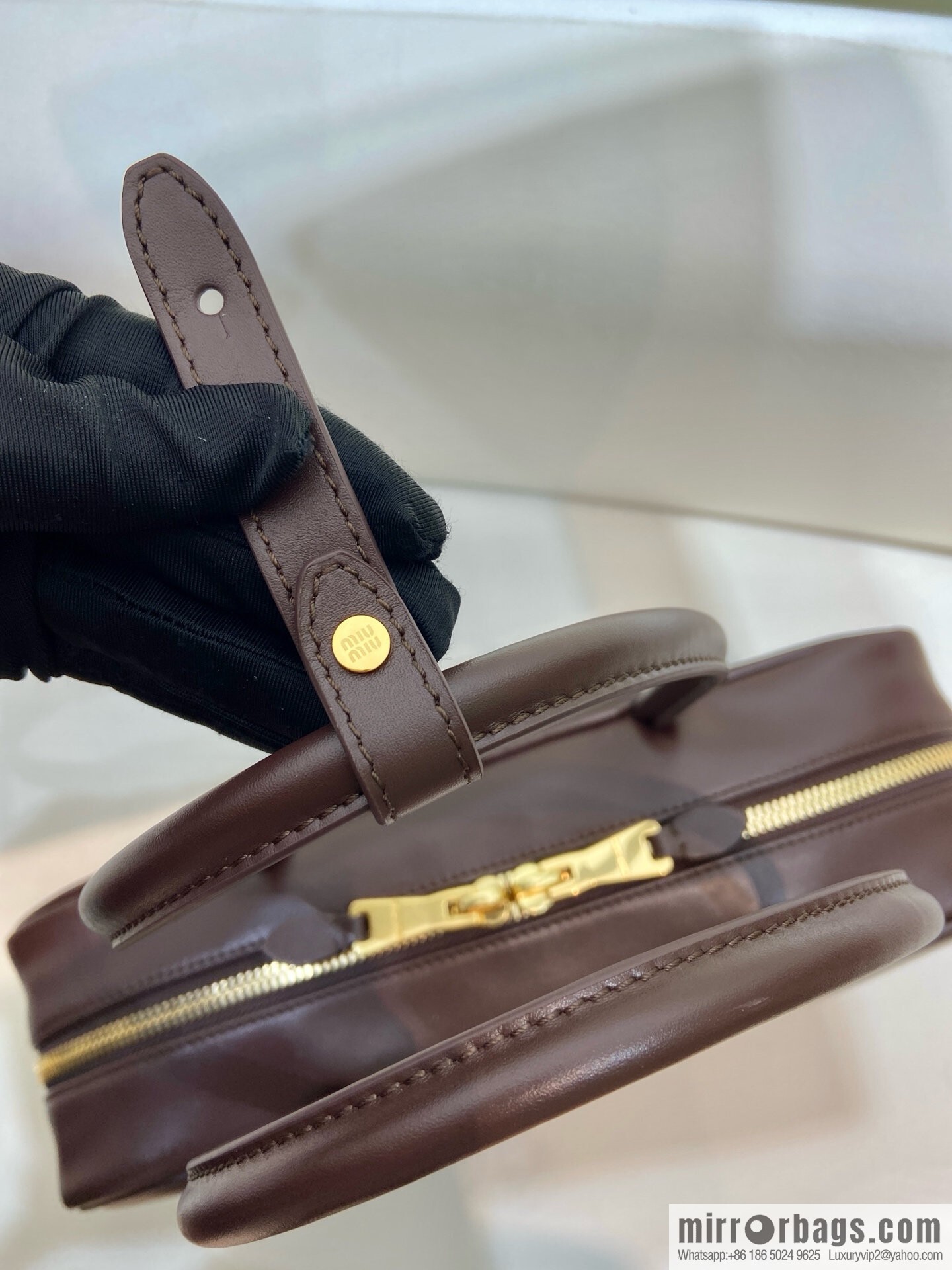𝐌𝐈𝐔𝐌𝐈𝐔 new upgraded long handle briefcase ✨ 5BB117 chocolate