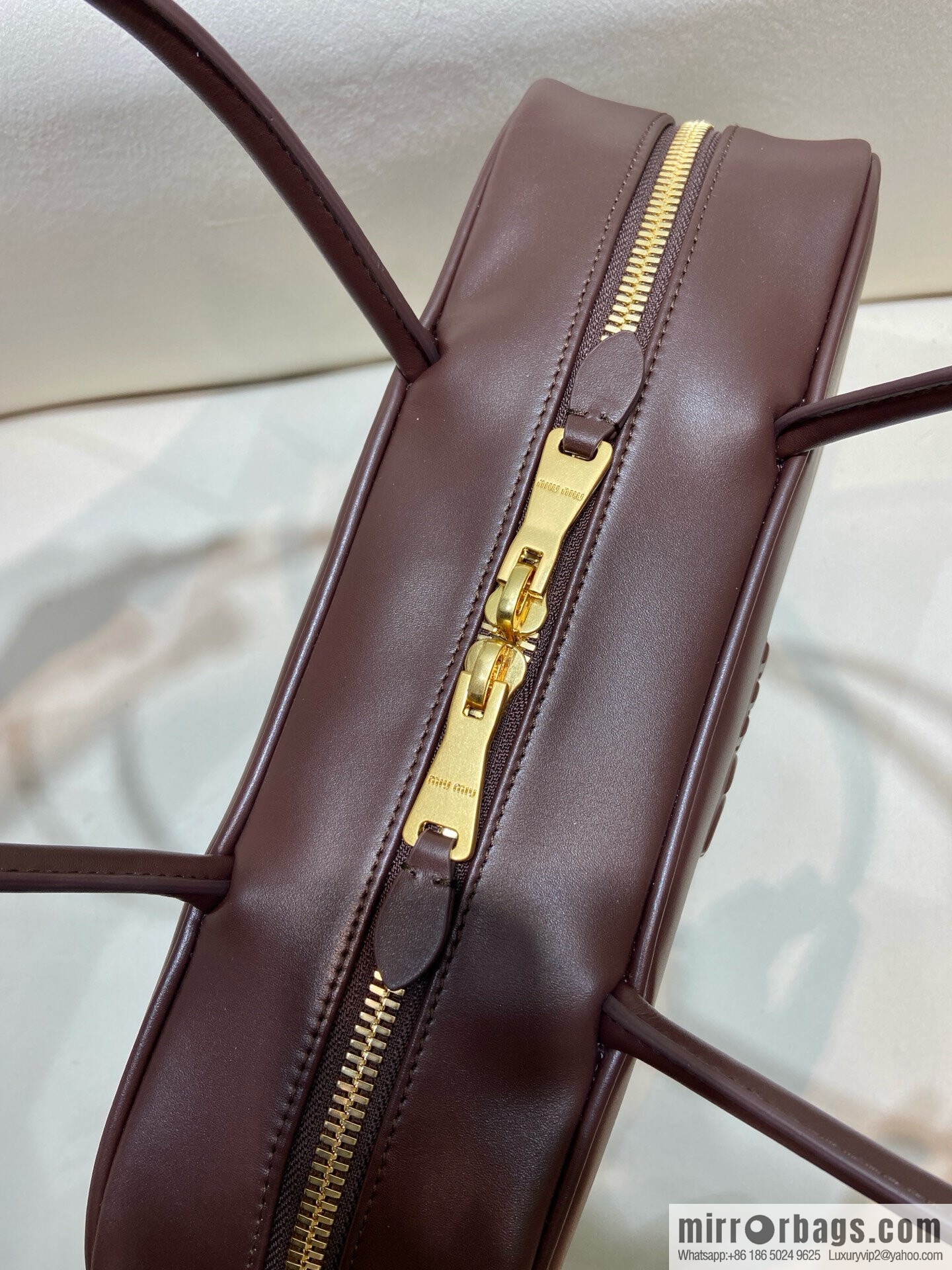 𝐌𝐈𝐔𝐌𝐈𝐔 new upgraded long handle briefcase ✨ 5BB117 chocolate