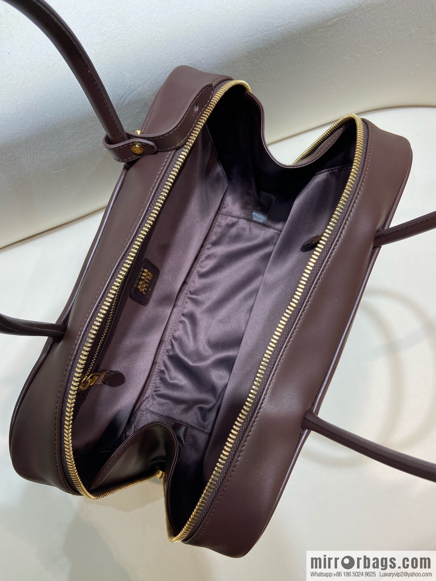 𝐌𝐈𝐔𝐌𝐈𝐔 new upgraded long handle briefcase ✨ 5BB117 chocolate