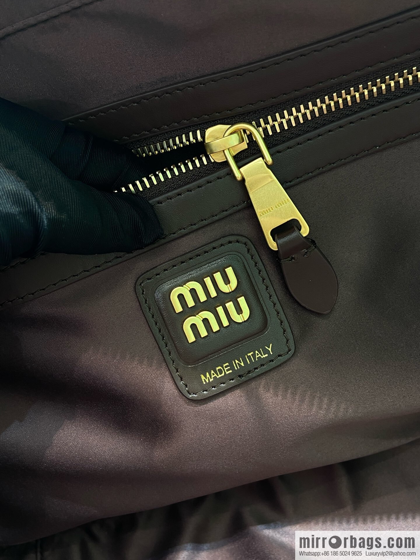 𝐌𝐈𝐔𝐌𝐈𝐔 new upgraded long handle briefcase ✨ 5BB117 chocolate