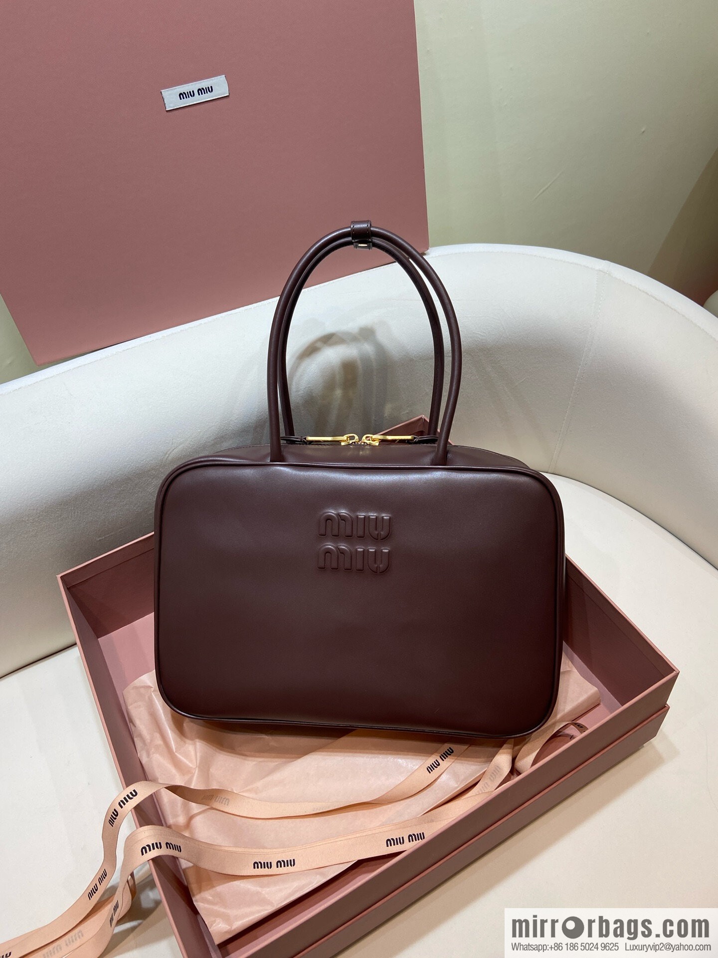 𝐌𝐈𝐔𝐌𝐈𝐔 new upgraded long handle briefcase ✨ 5BB117 chocolate
