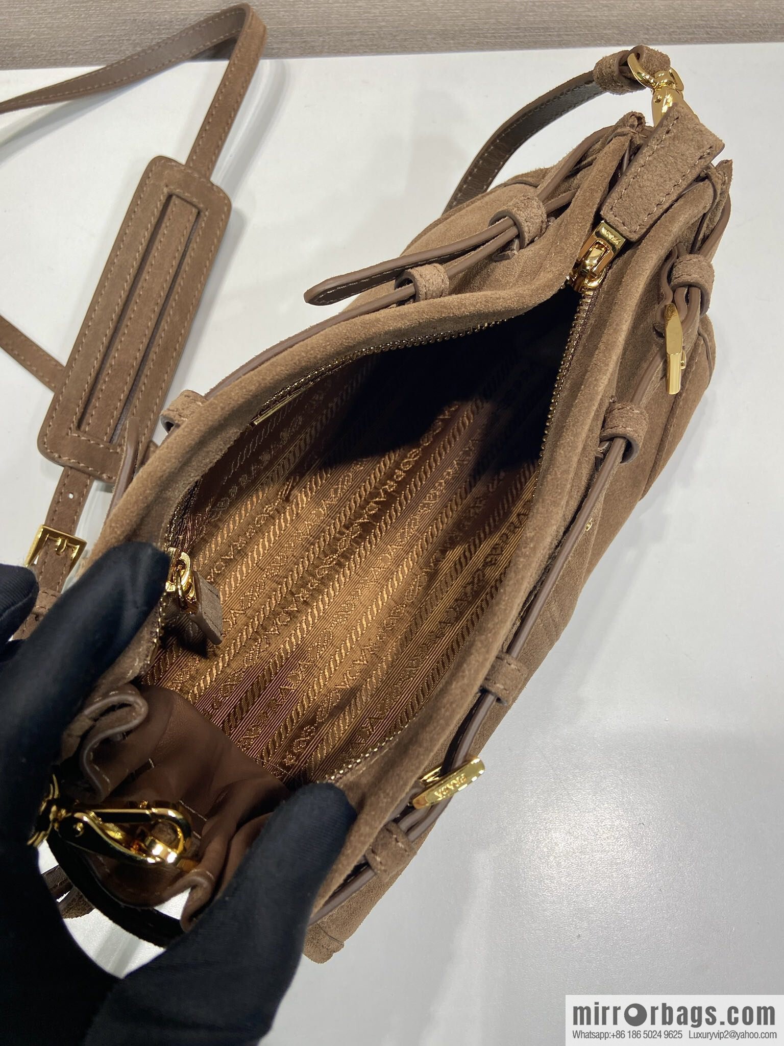 PRADA 🎉 LusSo lf suede 🎉 1BA215 crossbody bag🎉