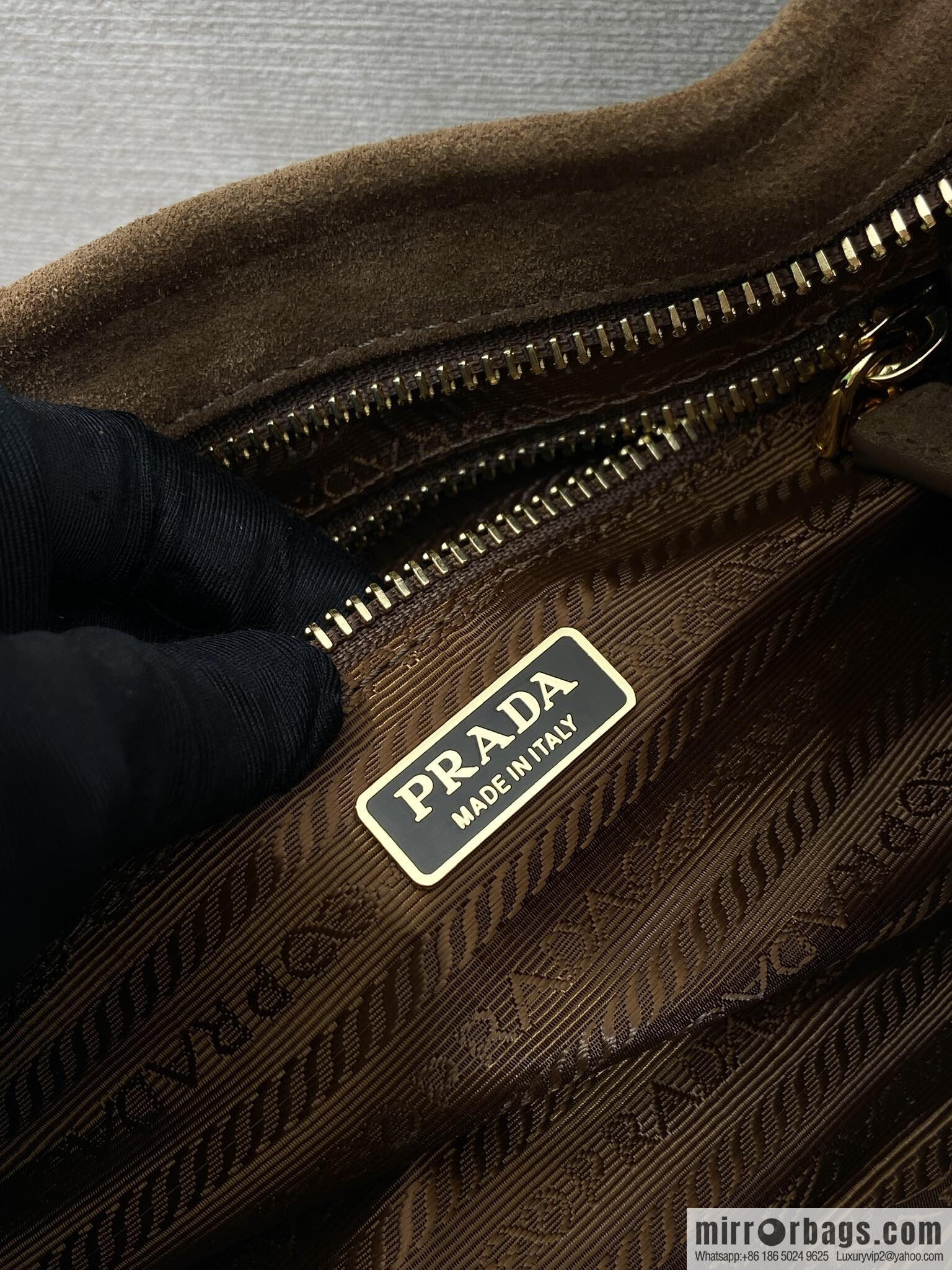 PRADA 🎉 LusSo lf suede 🎉 1BA215 crossbody bag🎉
