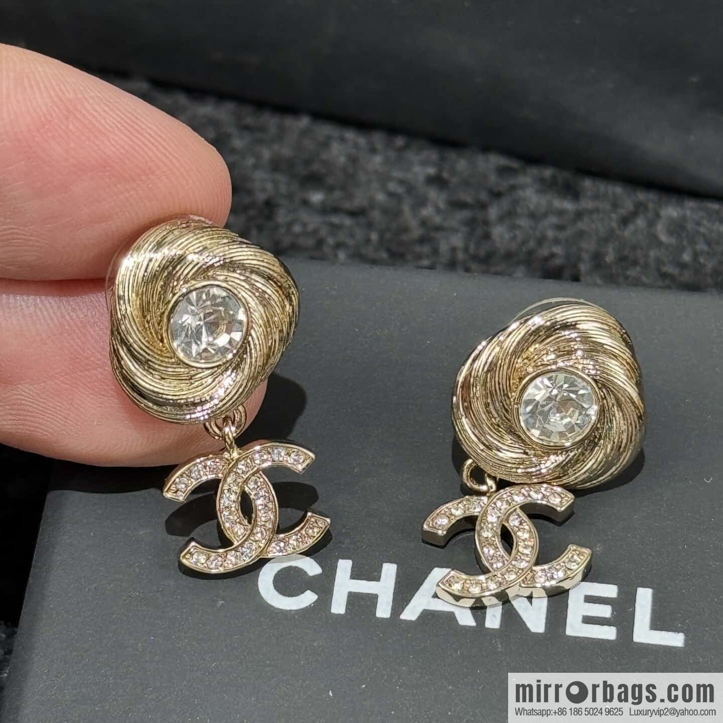 ❗️New ❗️ ☀️ new ☑️ Chanel C2 gold full diamond double c stud earrings ☀️