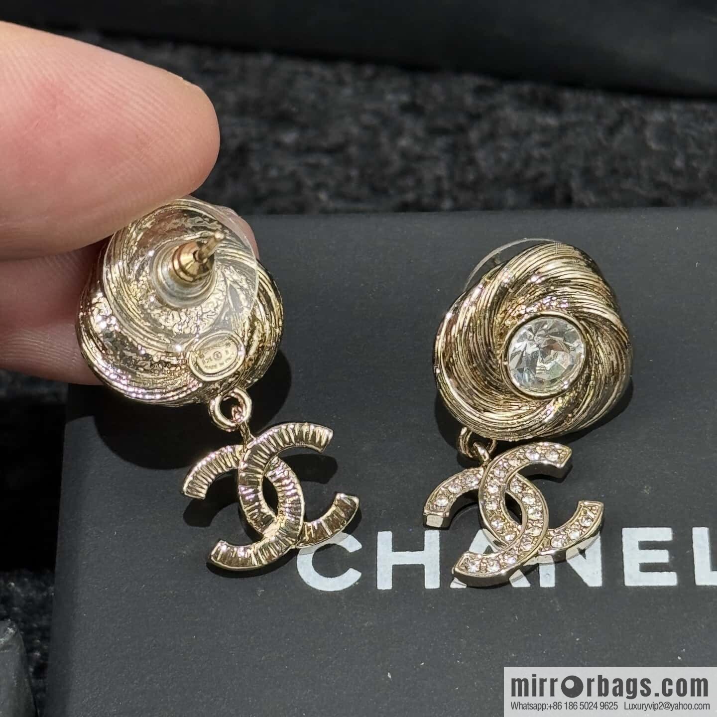 ❗️New ❗️ ☀️ new ☑️ Chanel C2 gold full diamond double c stud earrings ☀️