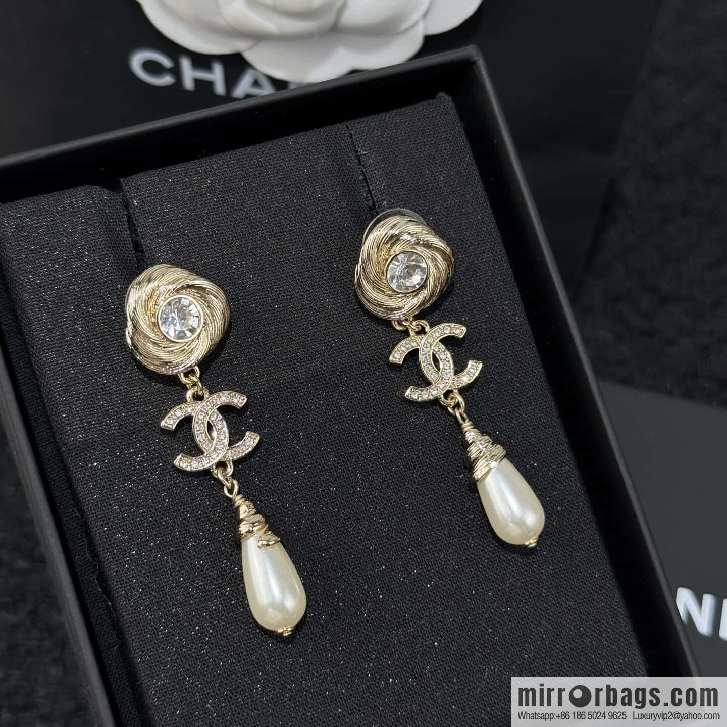 ❗️New ❗️☀️ New ☑️ Chanel gold full diamond double c pearl stud earrings ☀️