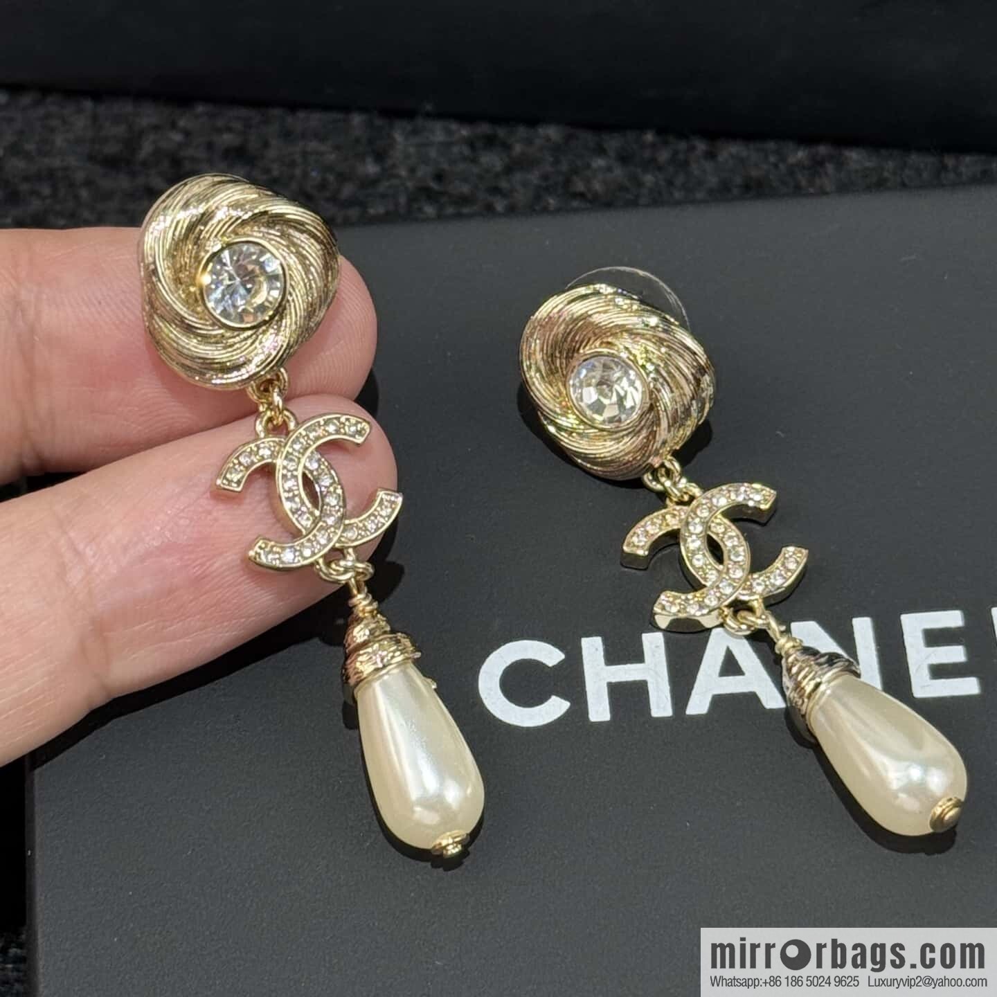 ❗️New ❗️☀️ New ☑️ Chanel gold full diamond double c pearl stud earrings ☀️