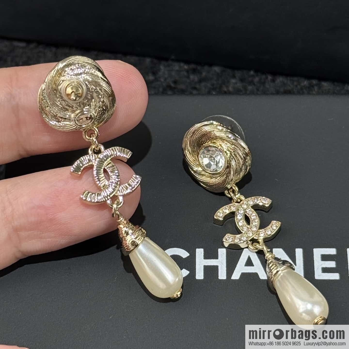 ❗️New ❗️☀️ New ☑️ Chanel gold full diamond double c pearl stud earrings ☀️