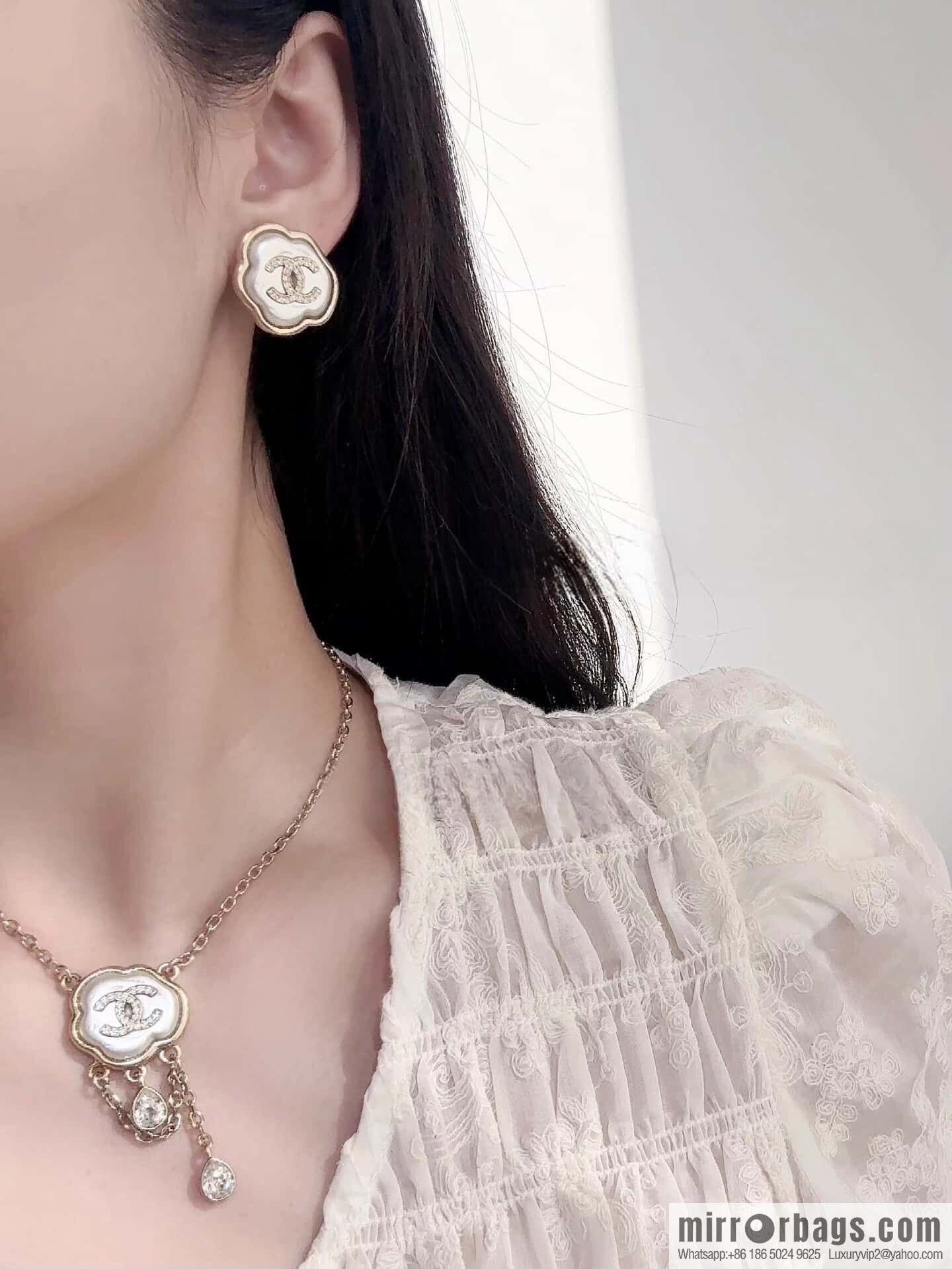 ❗️New ❗️☀️ New ☑️ Chanel cloud double c stud earrings ☀️