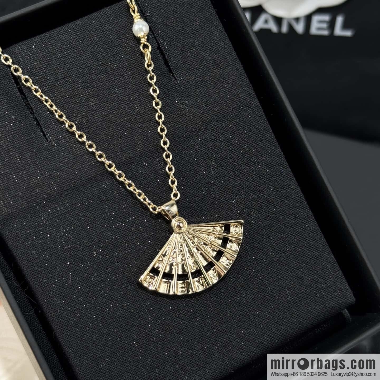 ❗️New ❗️☀️ New ☑️ Chanel fan double c necklace ☀️