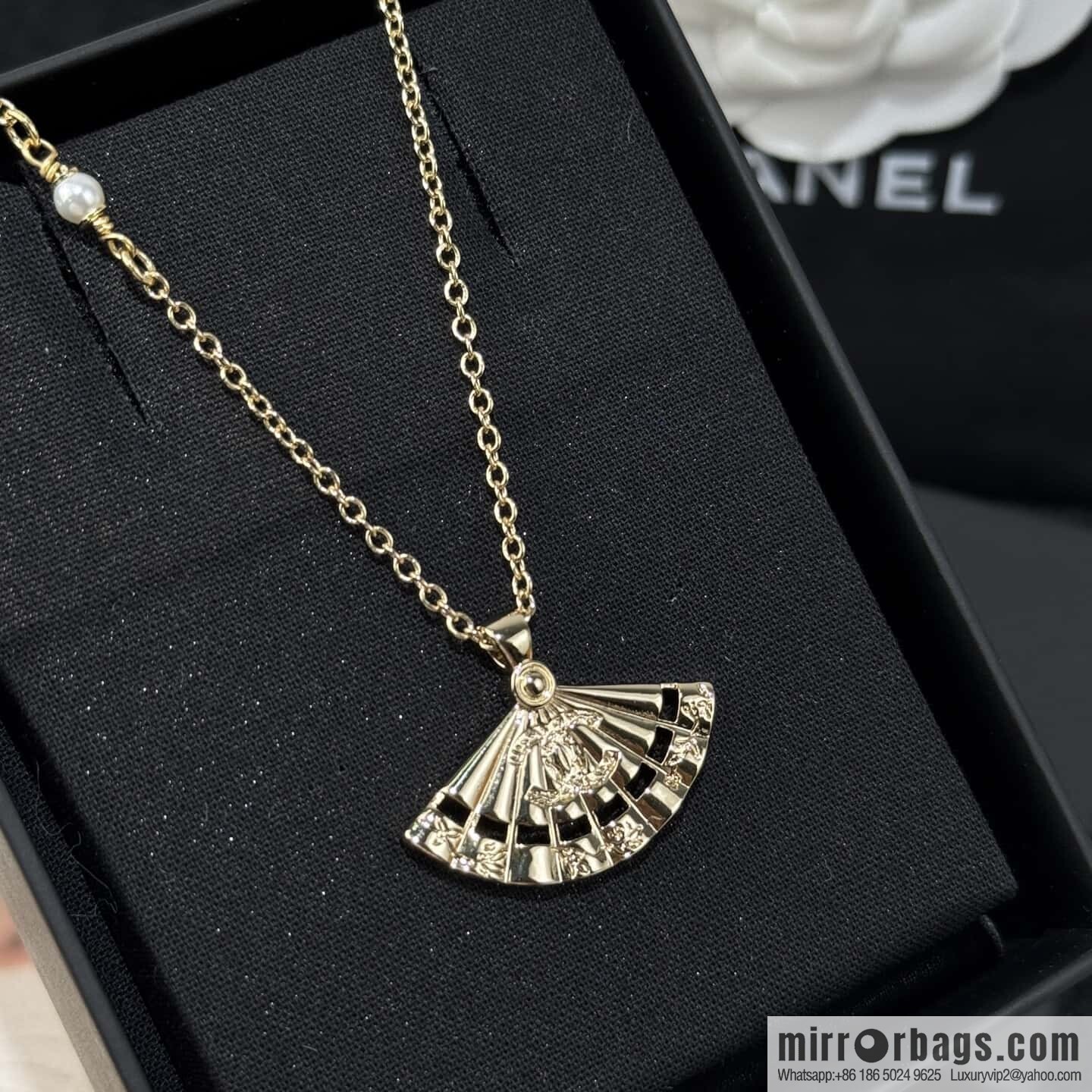 ❗️New ❗️☀️ New ☑️ Chanel fan double c necklace ☀️