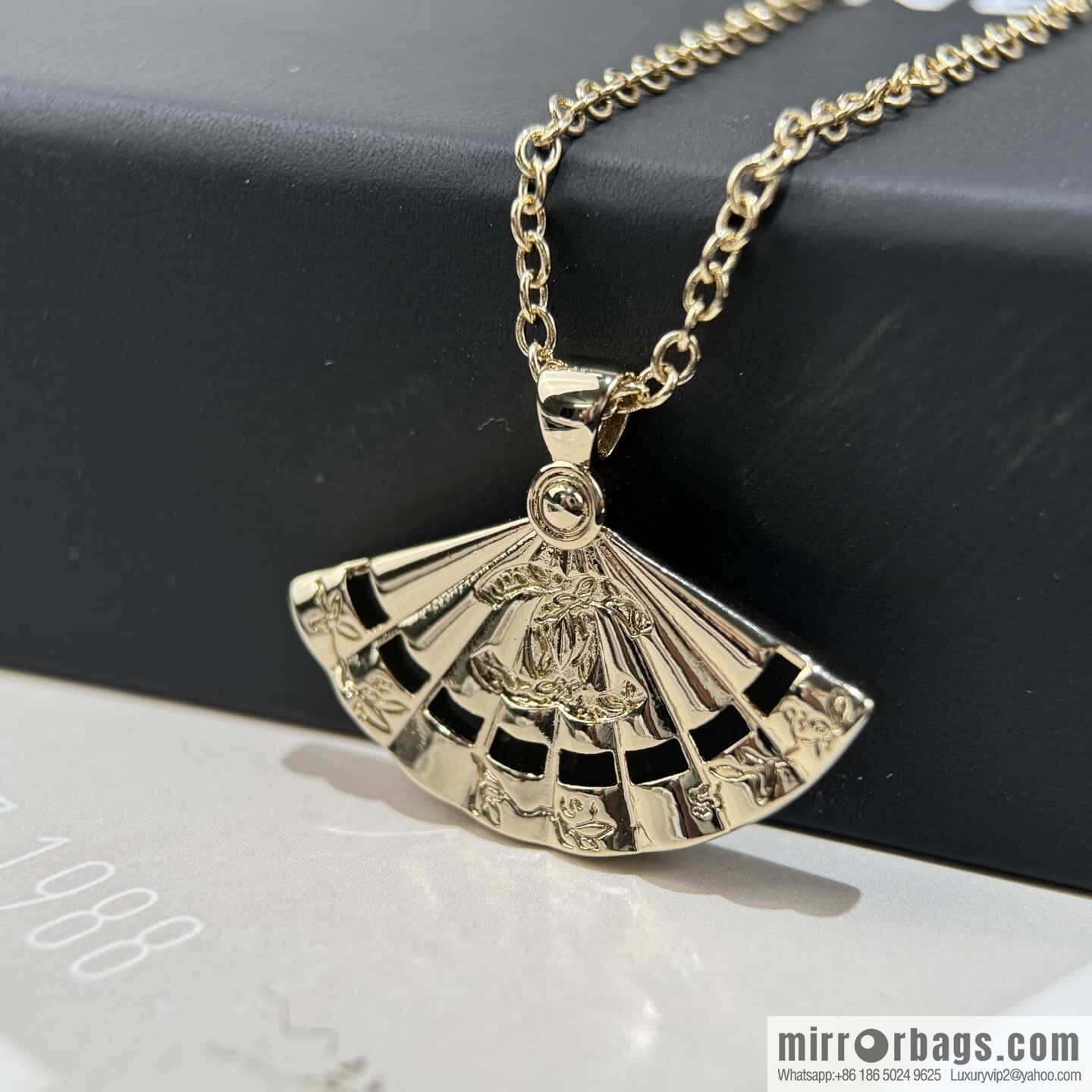 ❗️New ❗️☀️ New ☑️ Chanel fan double c necklace ☀️