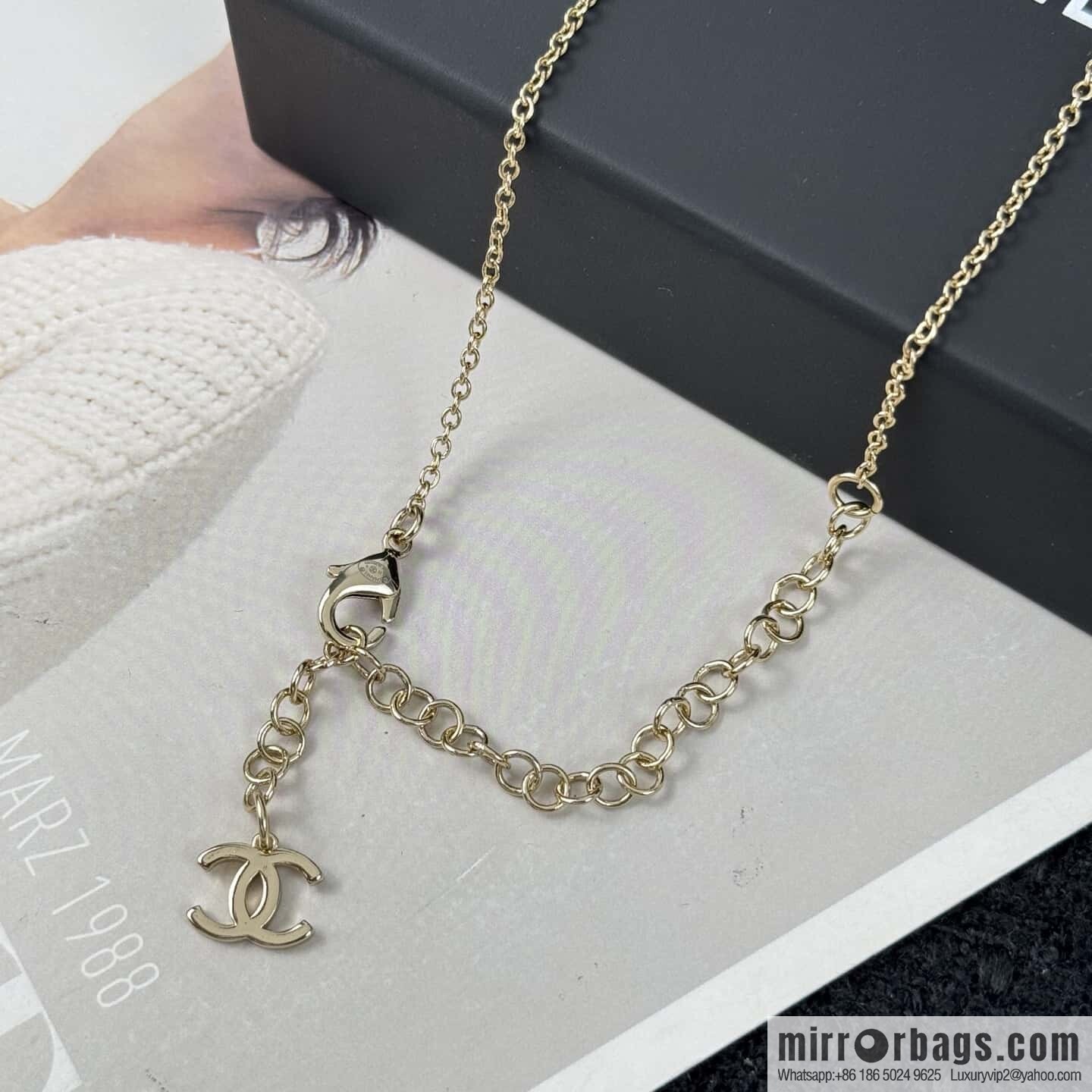 ❗️New ❗️☀️ New ☑️ Chanel fan double c necklace ☀️
