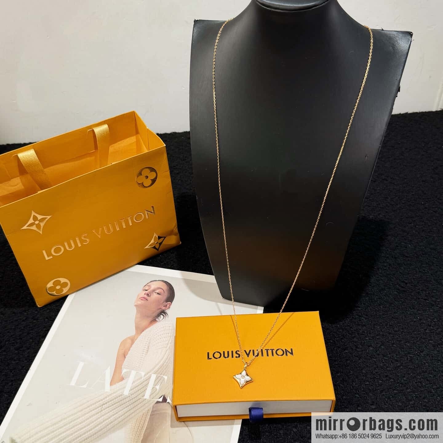 ❗️New ❗️ chain length 90cm original ☀ Louis Vuitton Louis Vuitton COLOR BLOSSOM BB STAR diamond full diamond white shell LV long necklace ☀