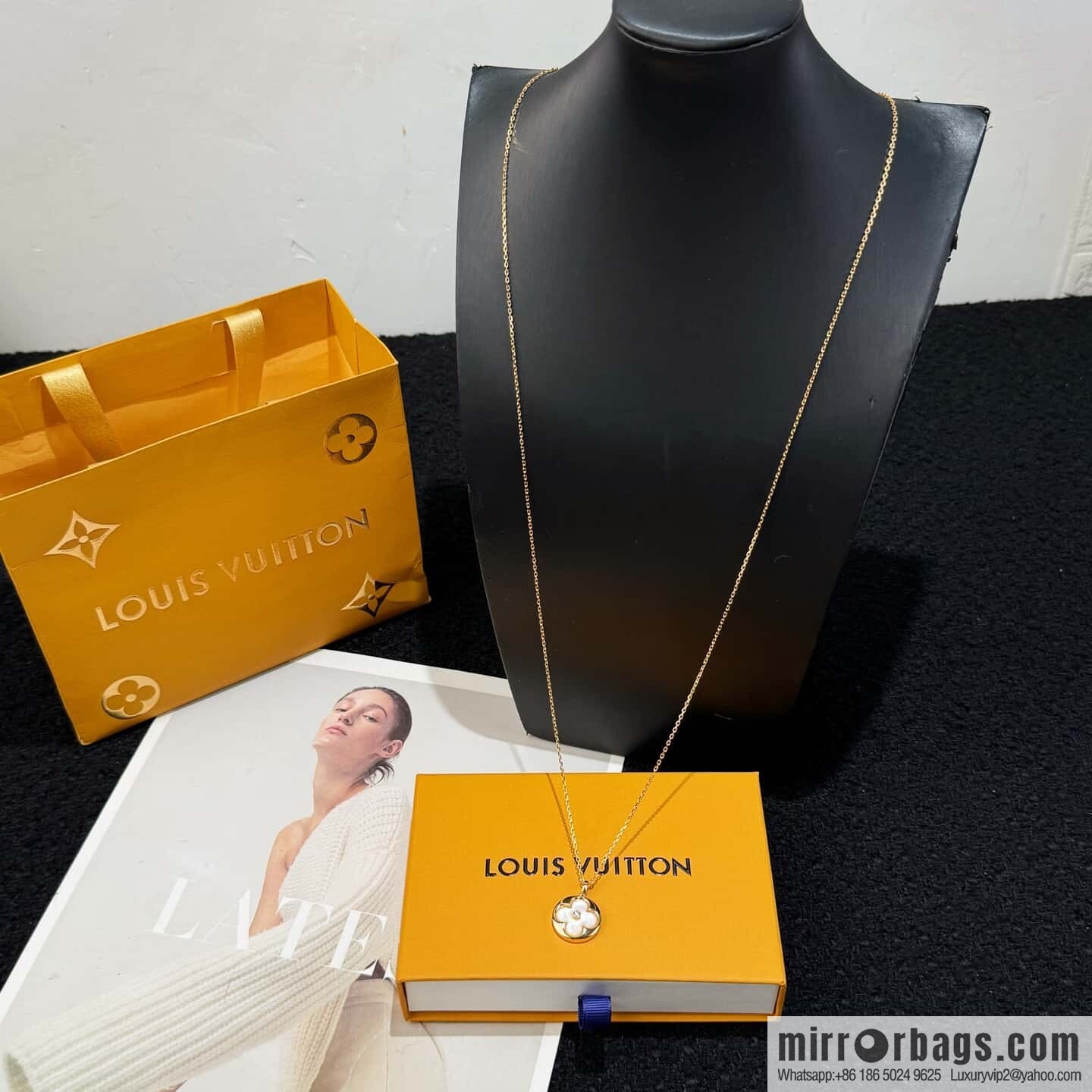 ❗️New ❗️ chain length 90cm original ☀ Louis Vuitton Louis Vuitton COLOR BLOSSOM BB STAR diamond full diamond white shell LV long necklace ☀