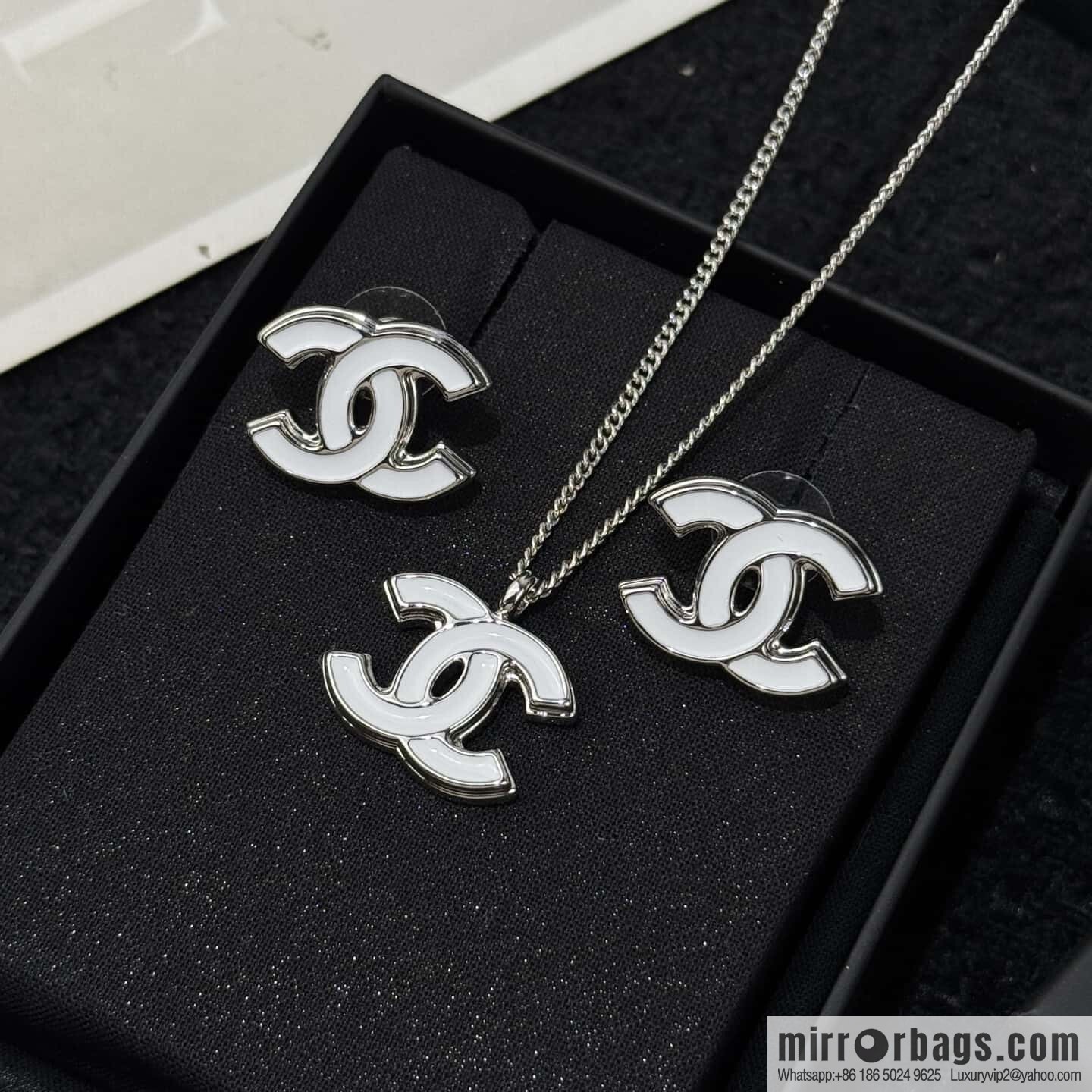 ❗️New ❗️ ☀️ New ☑️ Chanel White Double C Necklace Earrings ☀️