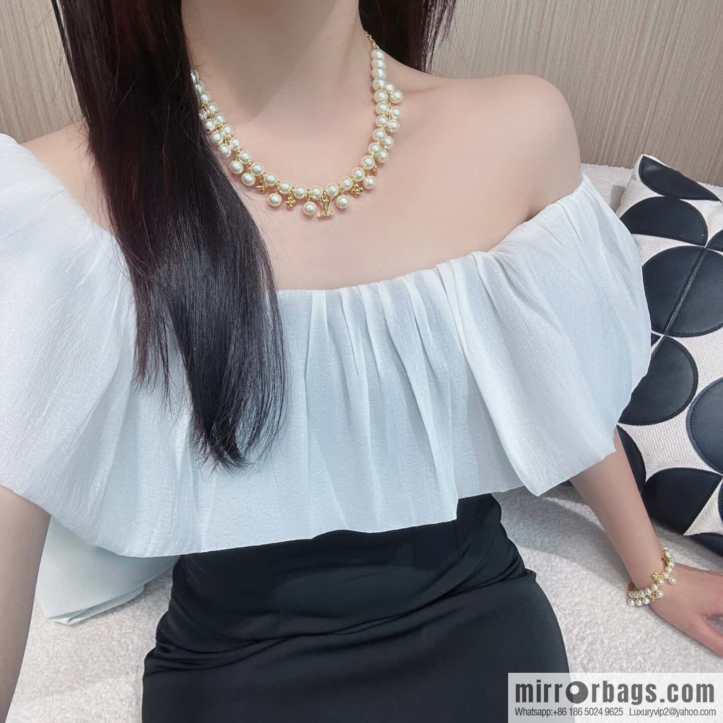 Louis Vuitton PEARL RIVER pearl necklace bracelet stud earrings