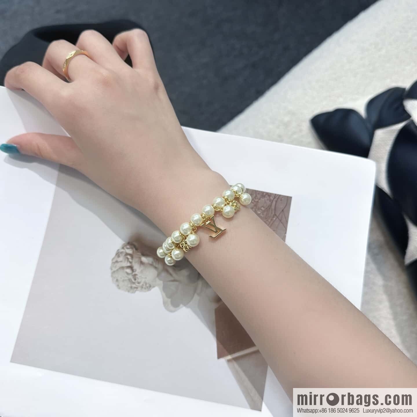 Louis Vuitton PEARL RIVER pearl necklace bracelet stud earrings