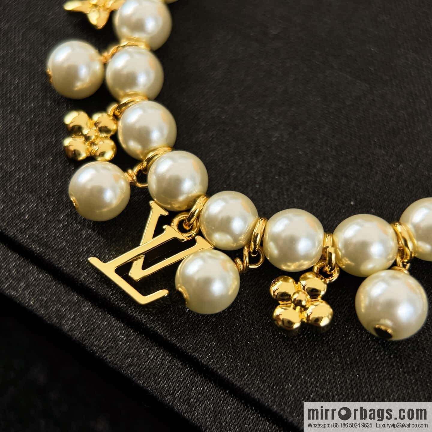 Louis Vuitton PEARL RIVER pearl necklace bracelet stud earrings