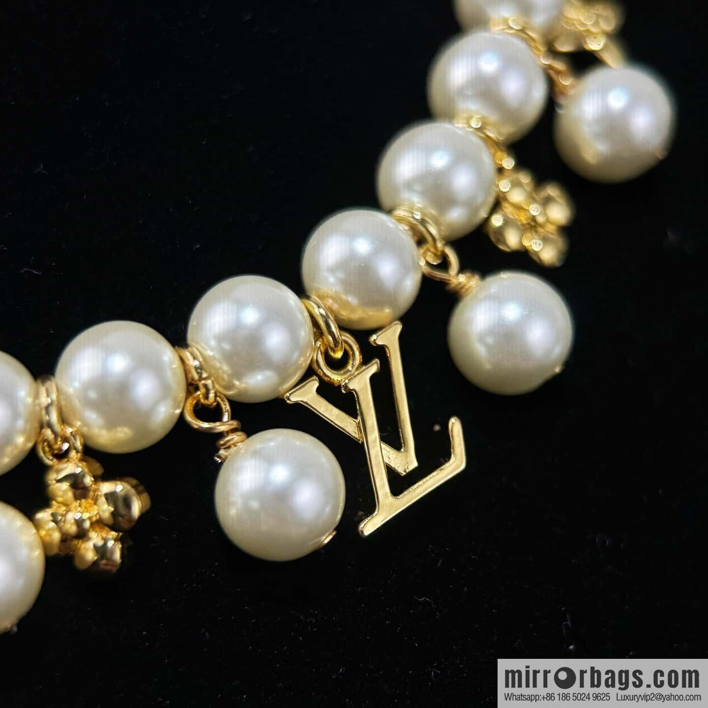 Louis Vuitton PEARL RIVER pearl necklace bracelet stud earrings