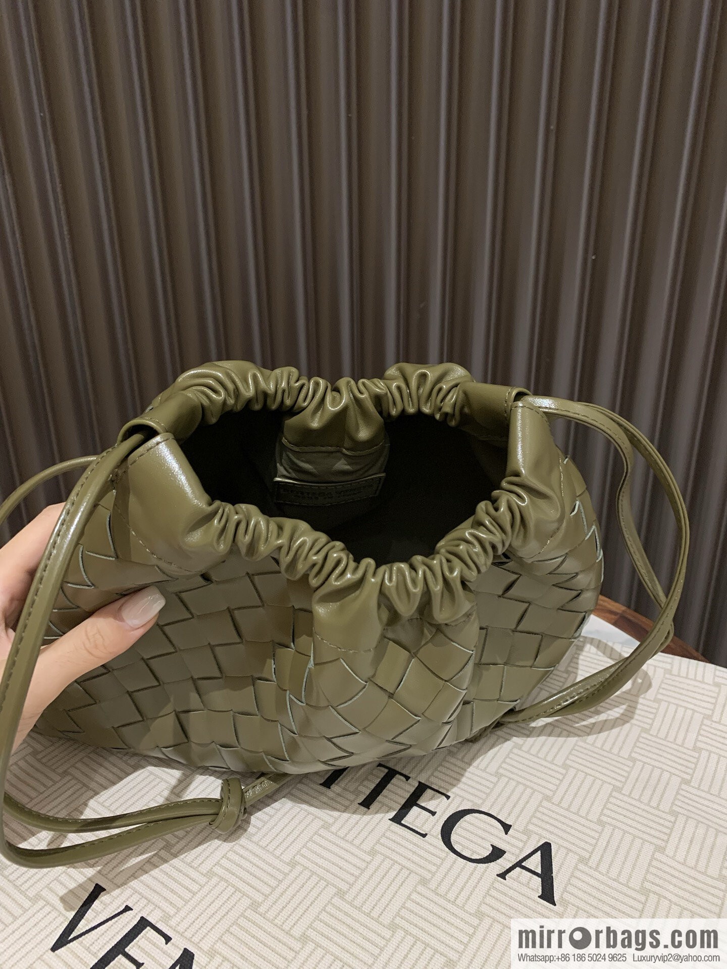 BV medium Dustbag clutch bag 796728 seaweed green