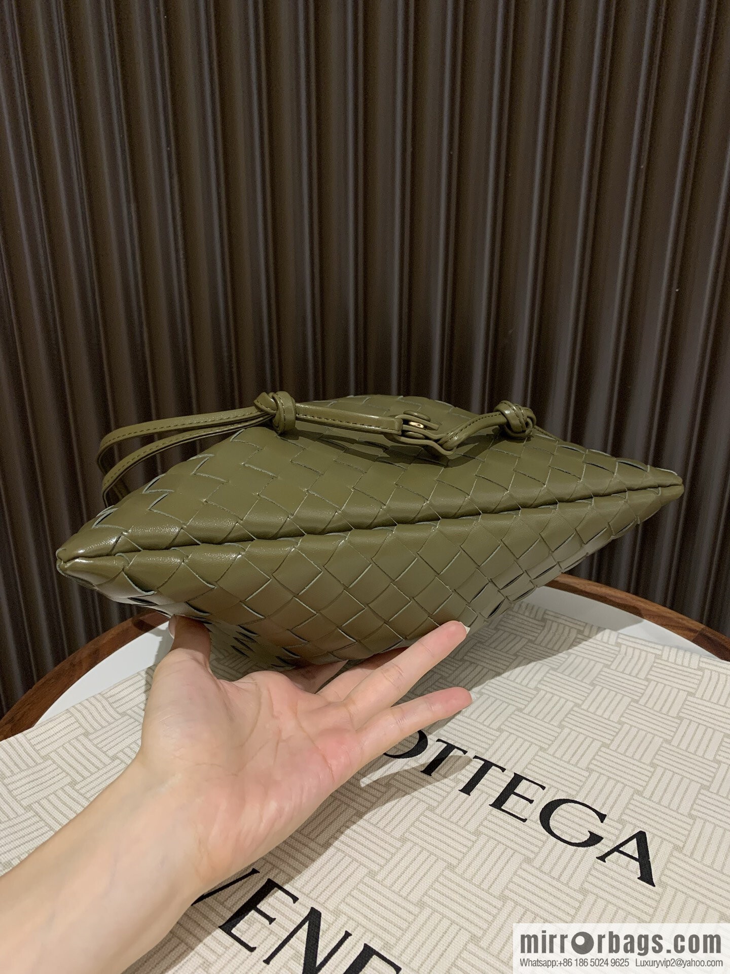 BV medium Dustbag clutch bag 796728 seaweed green