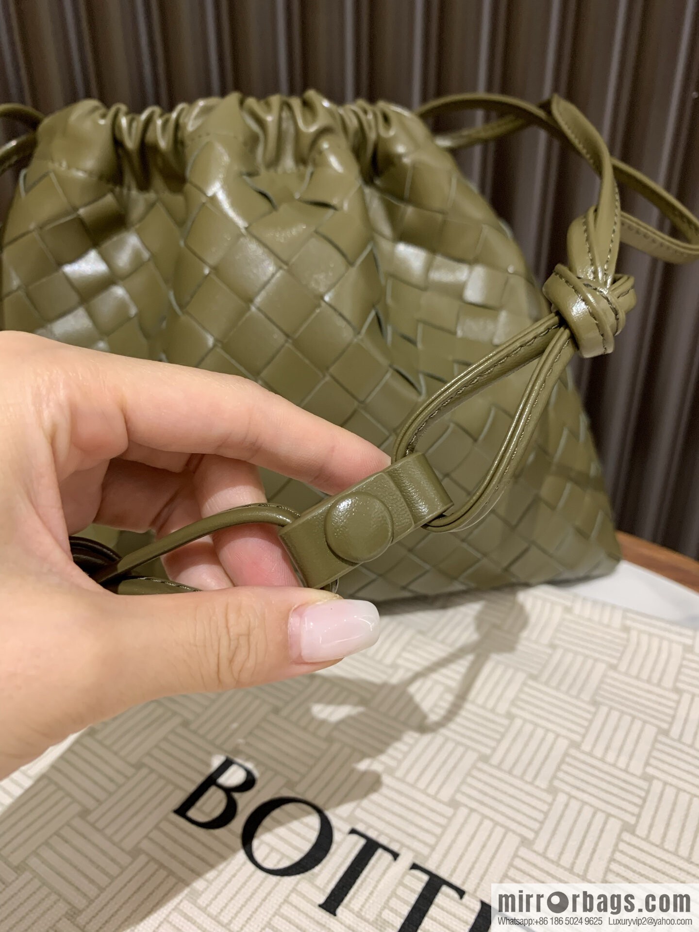 BV medium Dustbag clutch bag 796728 seaweed green