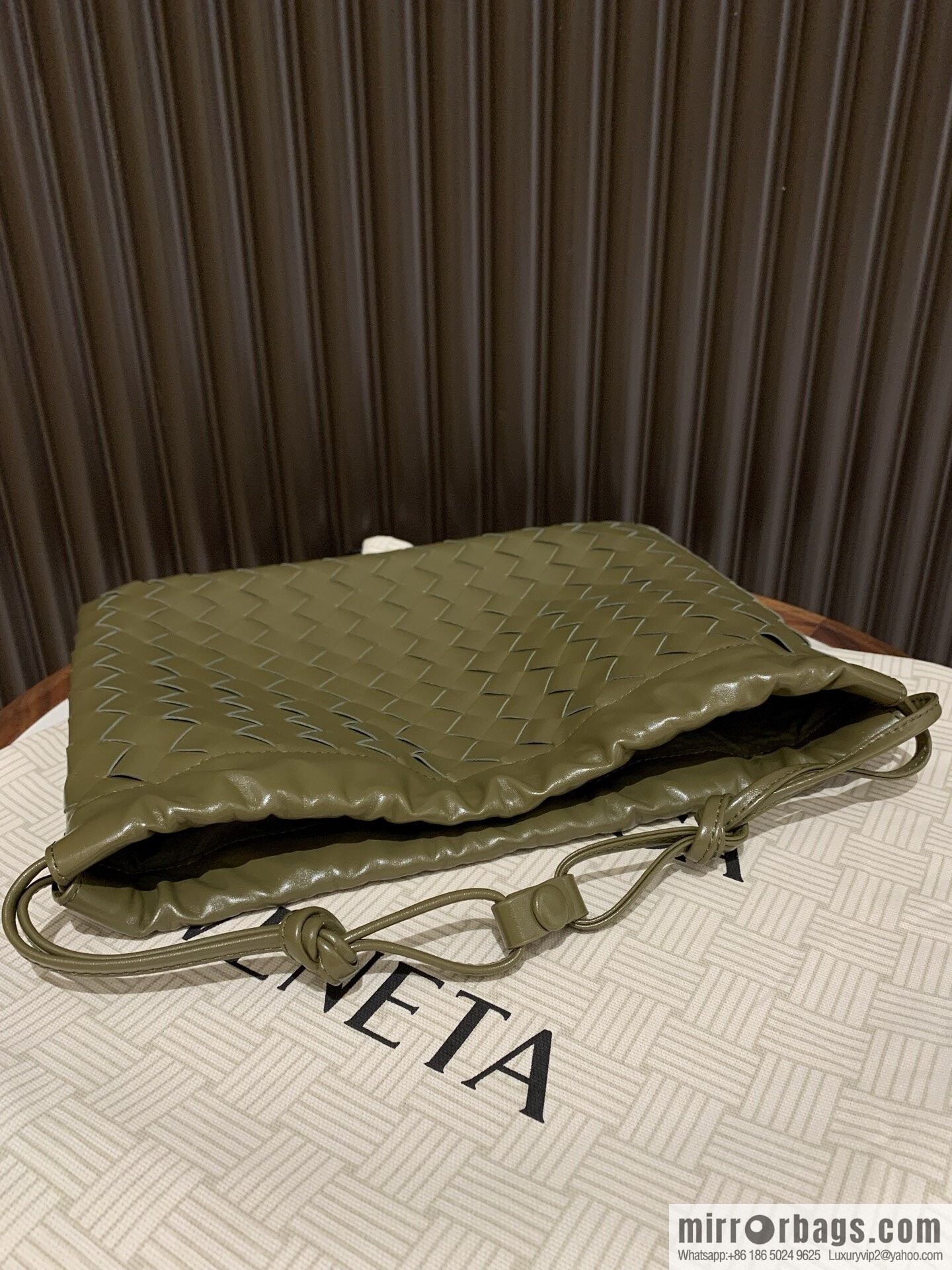 BV medium Dustbag clutch bag 796728 seaweed green