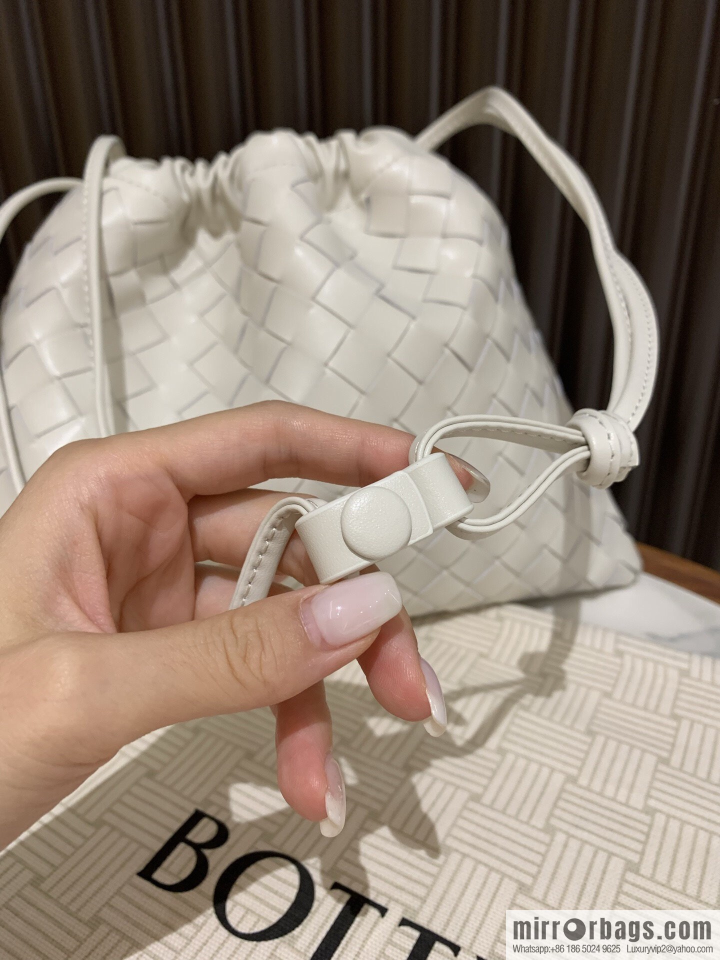 BV medium Dustbag clutch bag 796728 chalk white