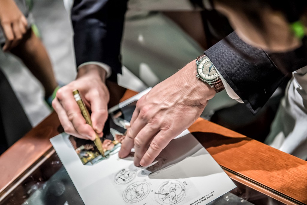 Journe autographs on instant photo print outs taken with fans