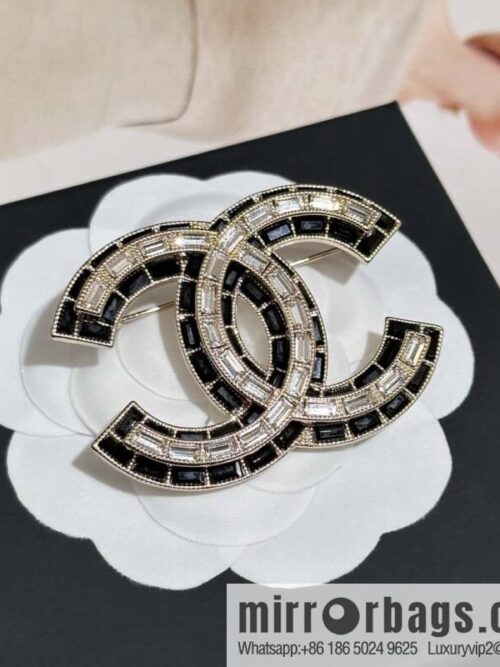IMG_2690-800x800ekcq4mtyavz72559_20250630153703.jpg ❗️New ❗️ Chanel brooch ☀️ new ☑️ Chanel square diamond brooch ☀️