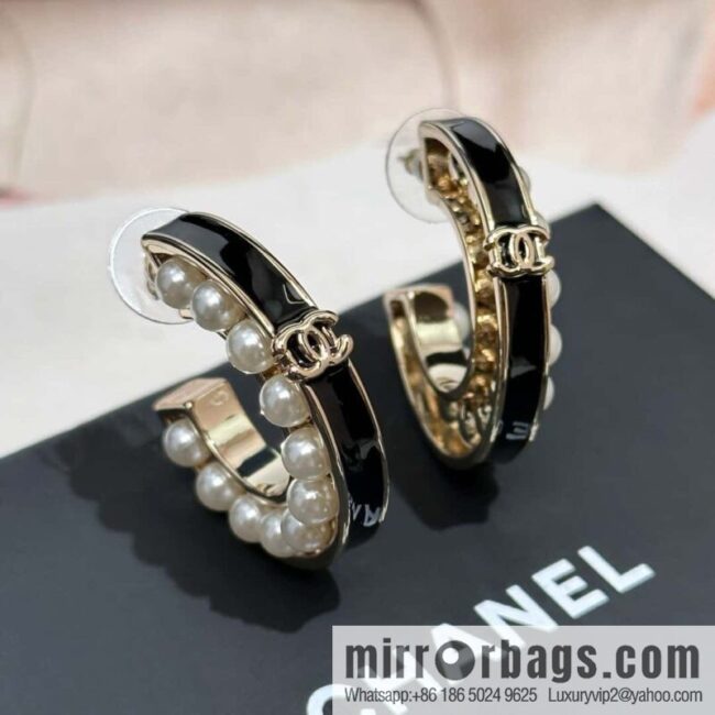 ❗️New ❗️ Chanel stud earrings ☀️ new ☑️ Chanel double c semi-round pearl stud earrings ☀️