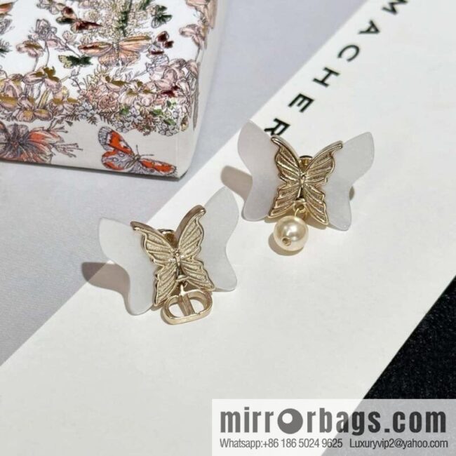 New ☑️ DIOR butterfly pearl stud earrings