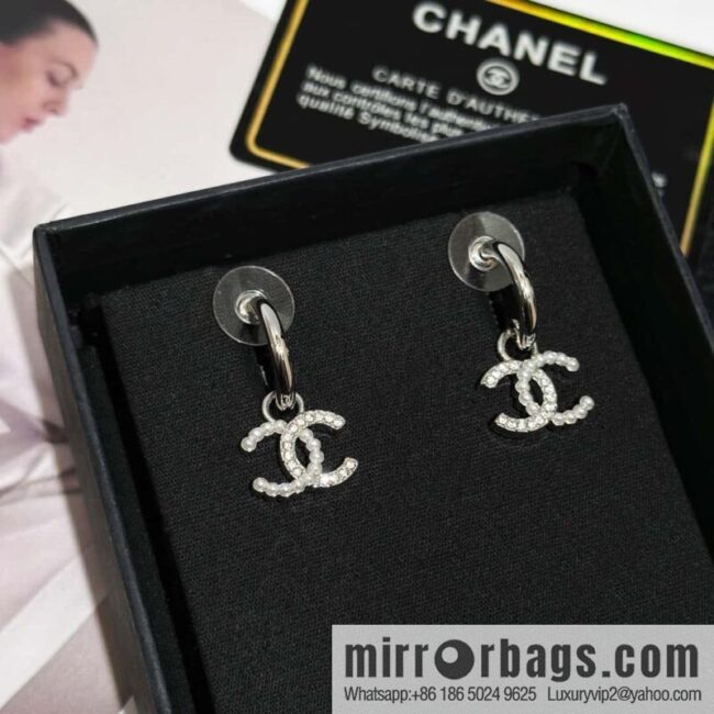 ❗️New ❗️ Chanel stud earrings ☀️ new ☑️ Chanel C2 double c pearl stud earrings ☀️